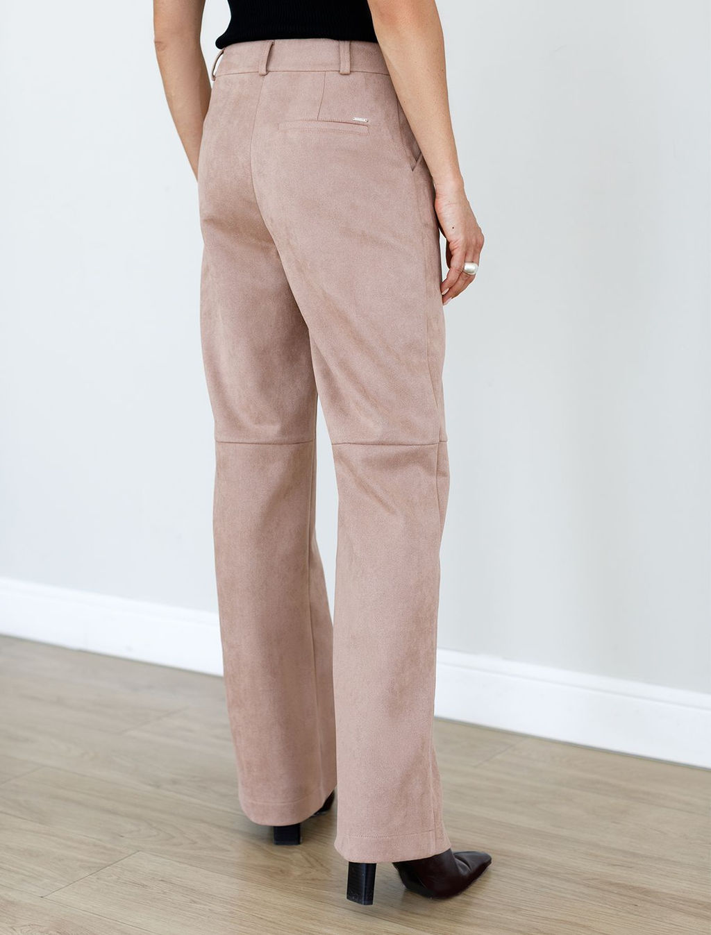 D24.239 Брюки женские светло-бежевый