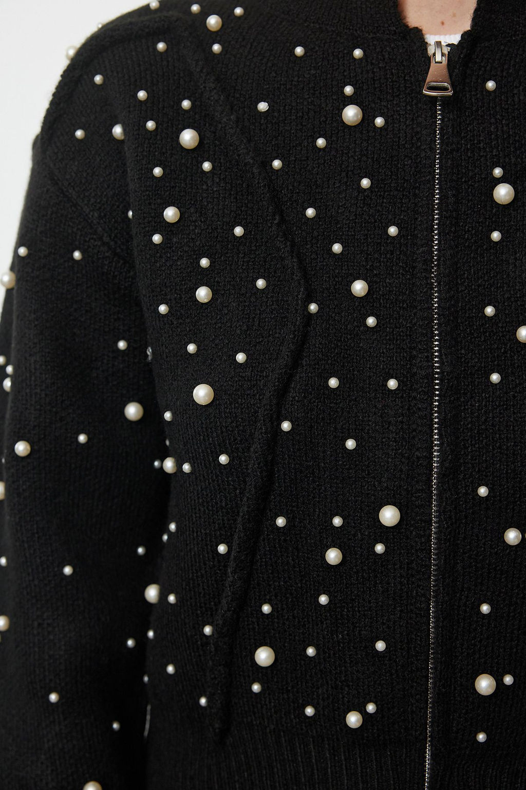 Siyah Yumusak Dokulu Fermuarl? Tas Islemeli Ceket Gorunumlu Triko H?rka TWOAW25HI00168