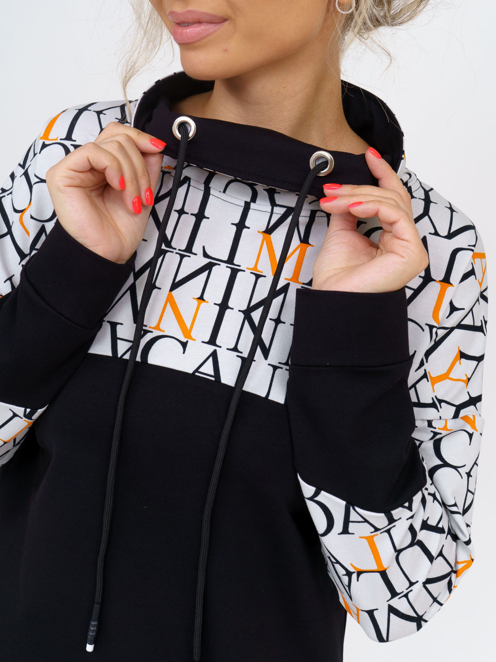 920 Платье "Черный/буквы/оранжевый"