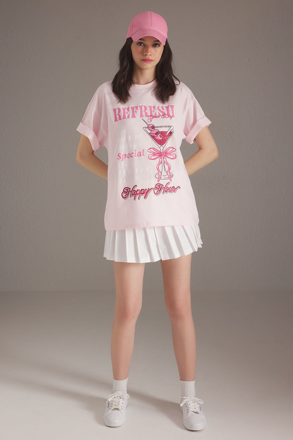 TRENDYOLMILLA Ac?k Pembe %100 Pamuk Kokteyl Bask?l? Oversize/Genis Kesim Orme T-Shirt TWOSS25TS00163