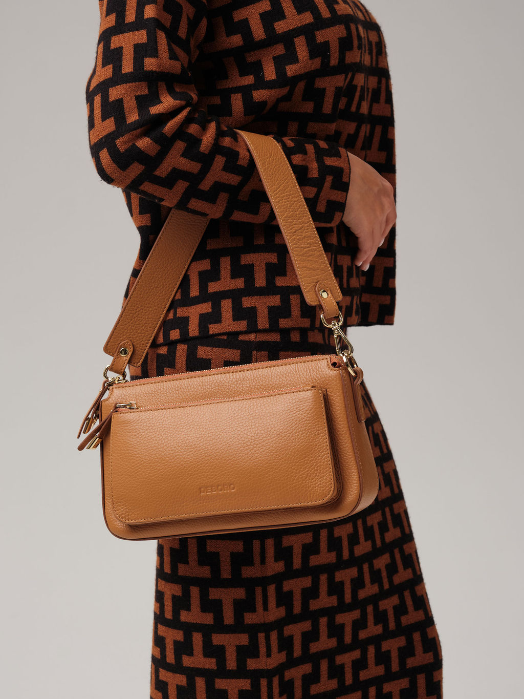 Кожаная сумка Deboro 31075 коричневый лист