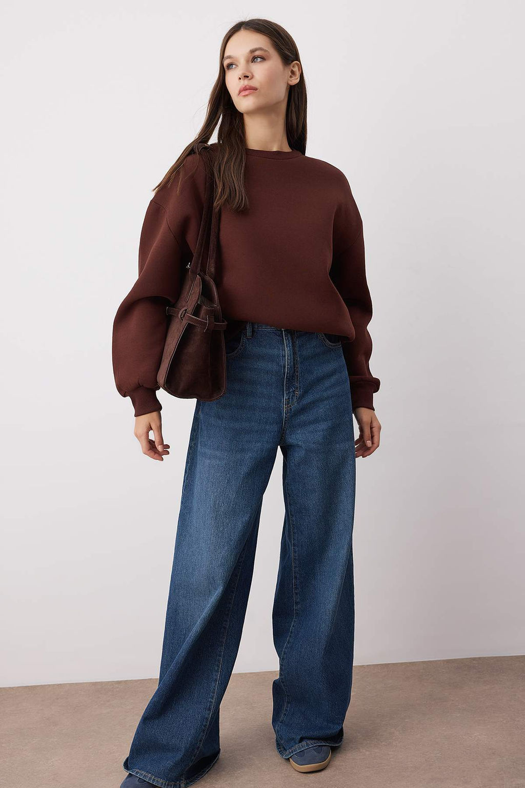 Koyu Kahverengi Oversize/Rahat Kesim Bisiklet Yaka Kal?n/Ici polarl? Orme Sweatshirt TWOAW24SW00102