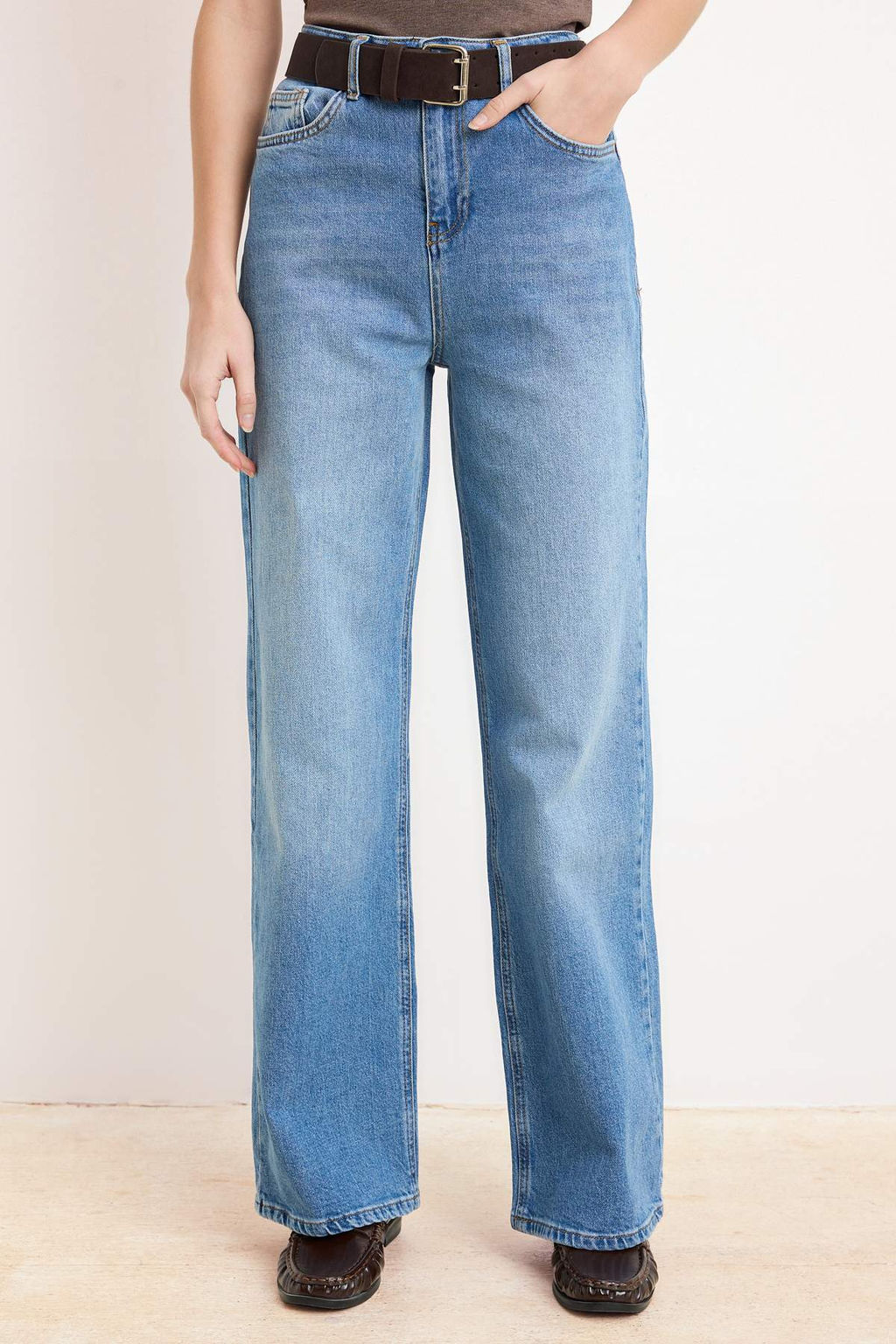 Ac?k Mavi Kemerli Yuksek Bel Uzun Boy Az Esnek Wide Leg Jeans TWOSS26JE00152 - Trendyolmilla фото 3