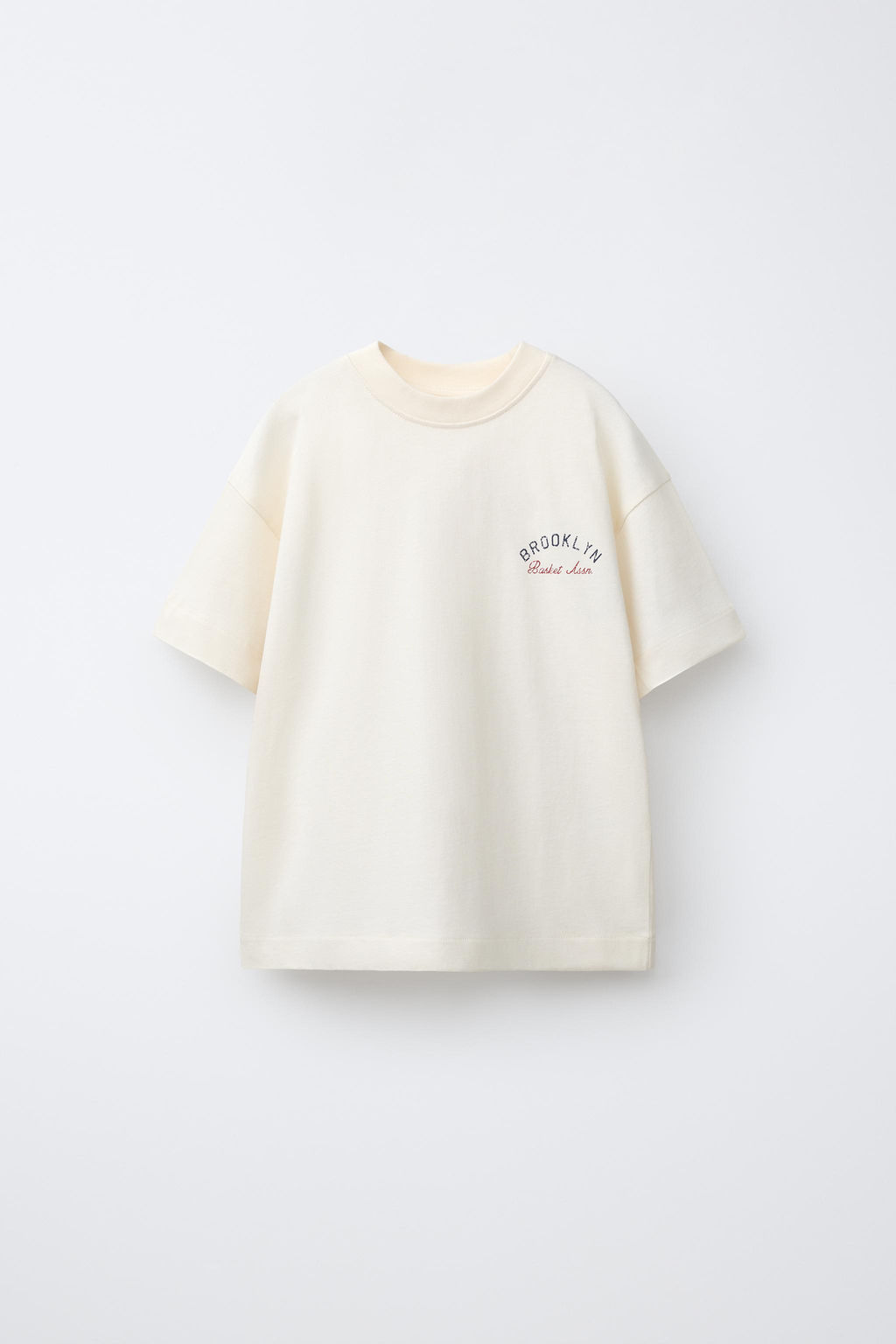 CAMISETA JOGGING ESTAMPADO BROOKLYN / Crudo