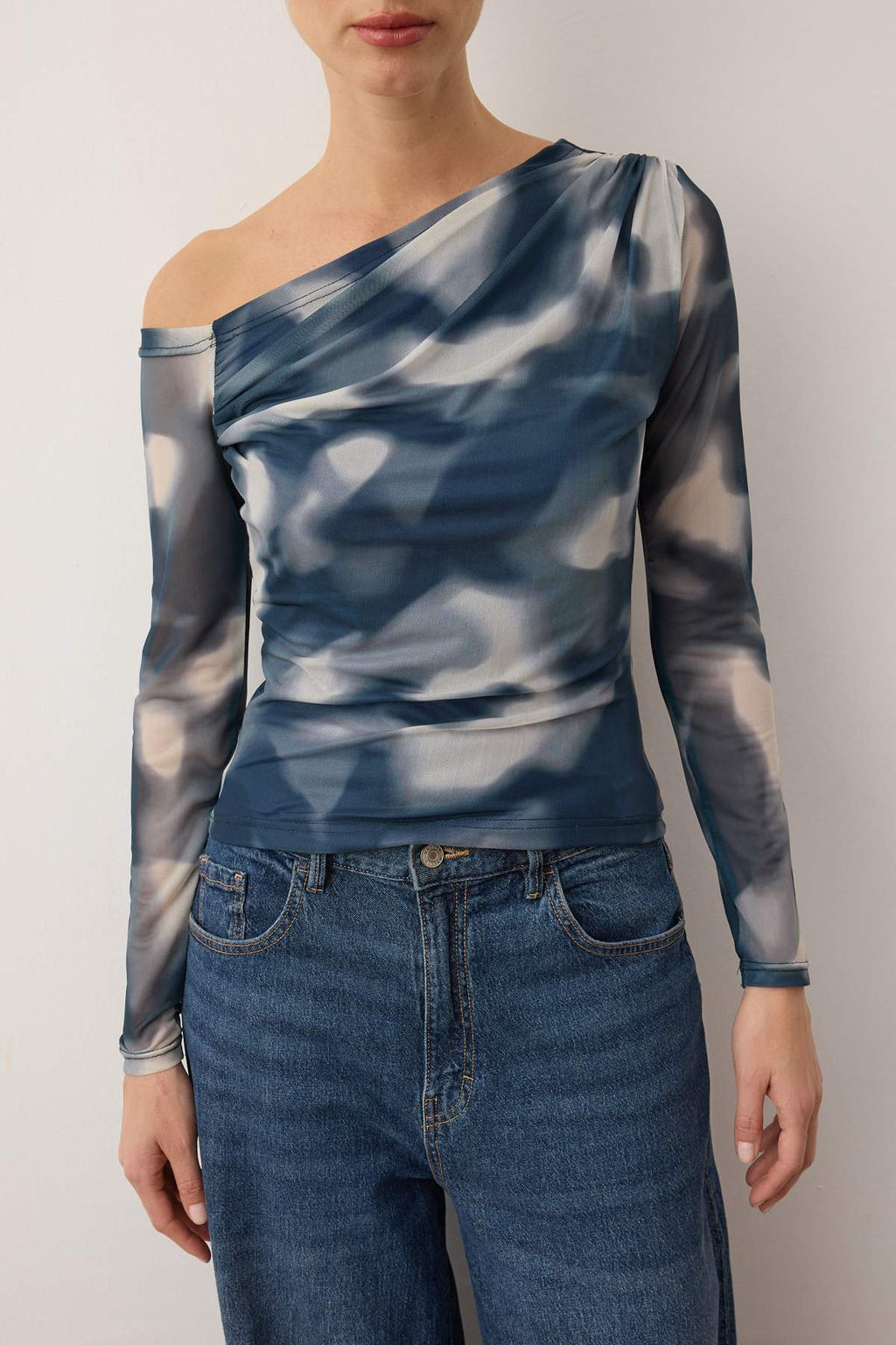 Petrol Soyut Desenli Tul Astarl? Asimetrik Yaka Orme Bluz TWOAW24BZ00051