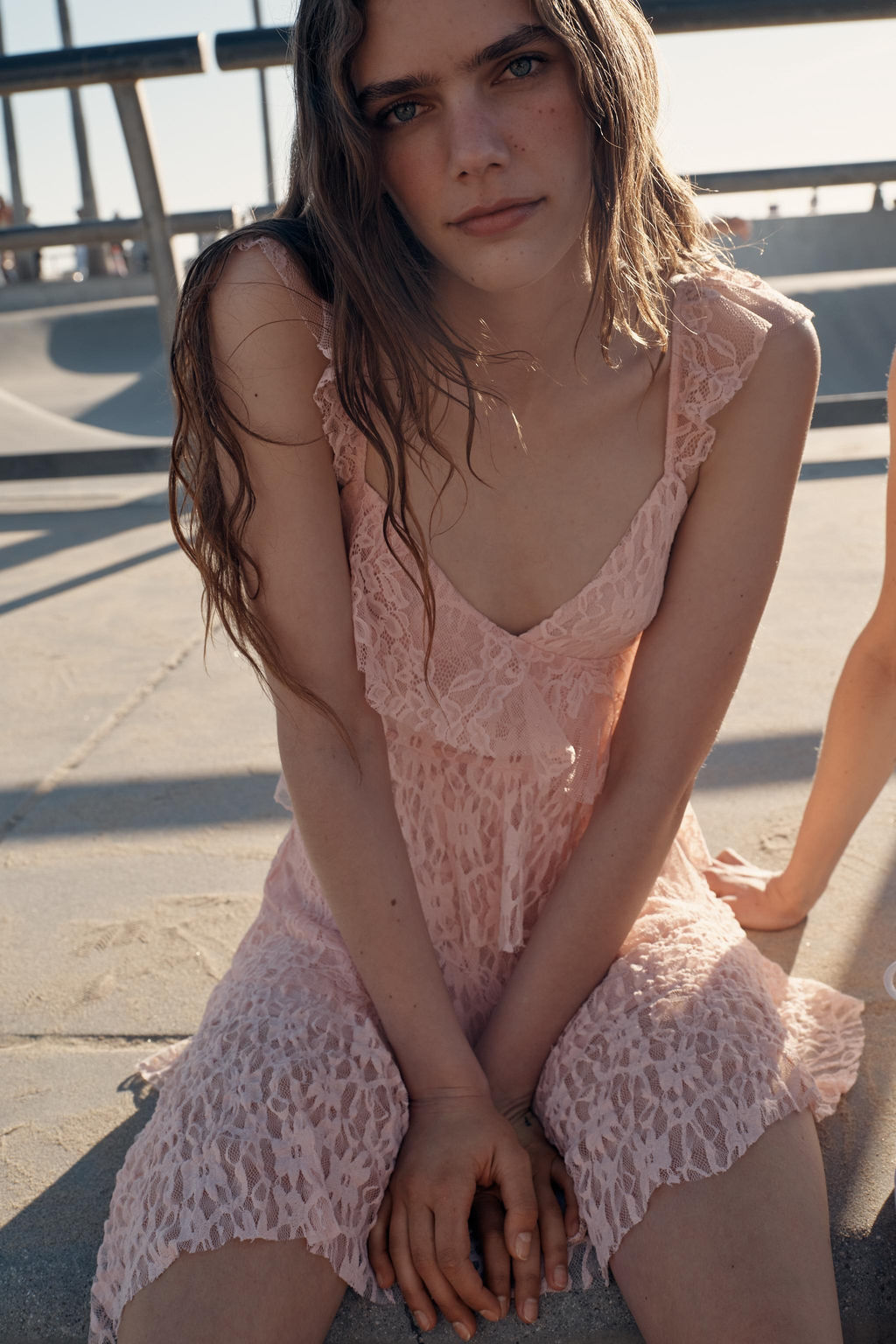 VESTIDO VOLANTES ENCAJE / Rosa pastel - Zara фото 2