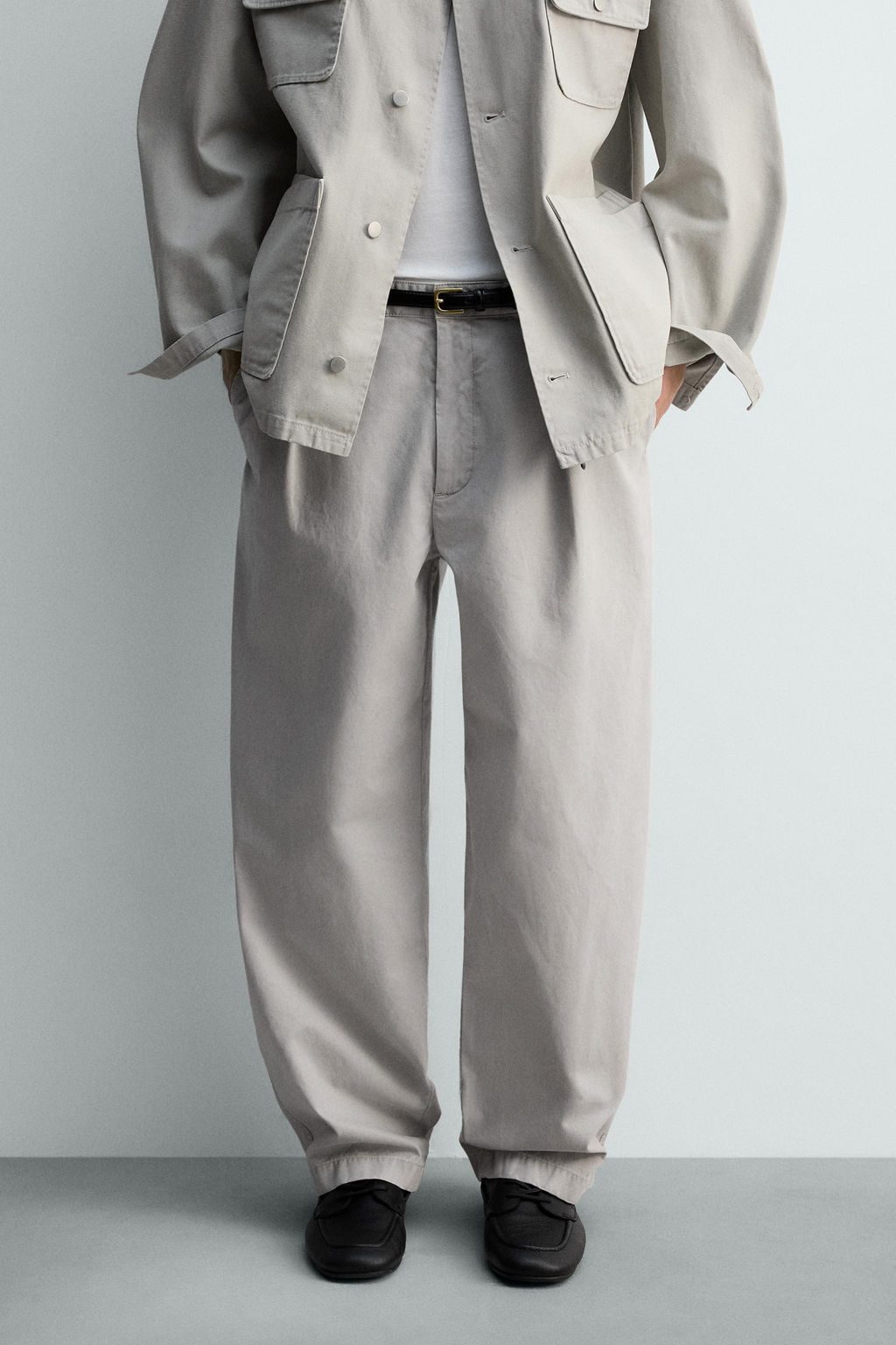 PANTAL?N RELAXED FIT PLIEGUES LIMITED EDITION / Gris perla - Zara фото 10