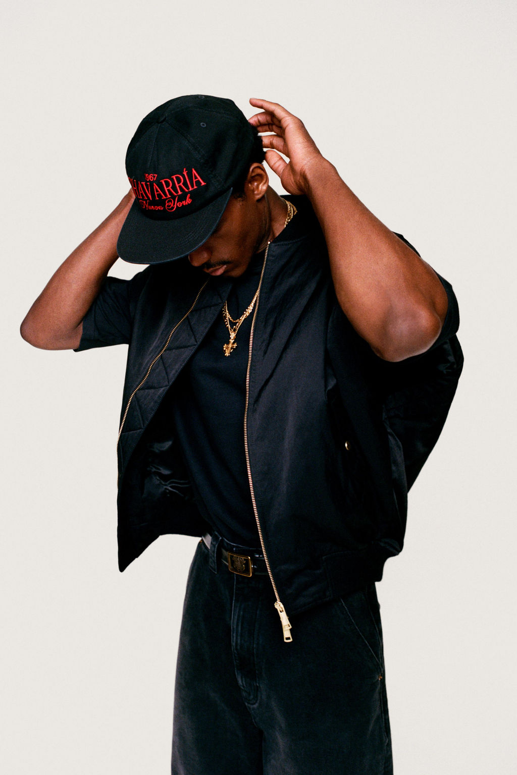 GORRA VISOR PLANO BORDADO WILLY CHAVARRIA X ZARA / Negro