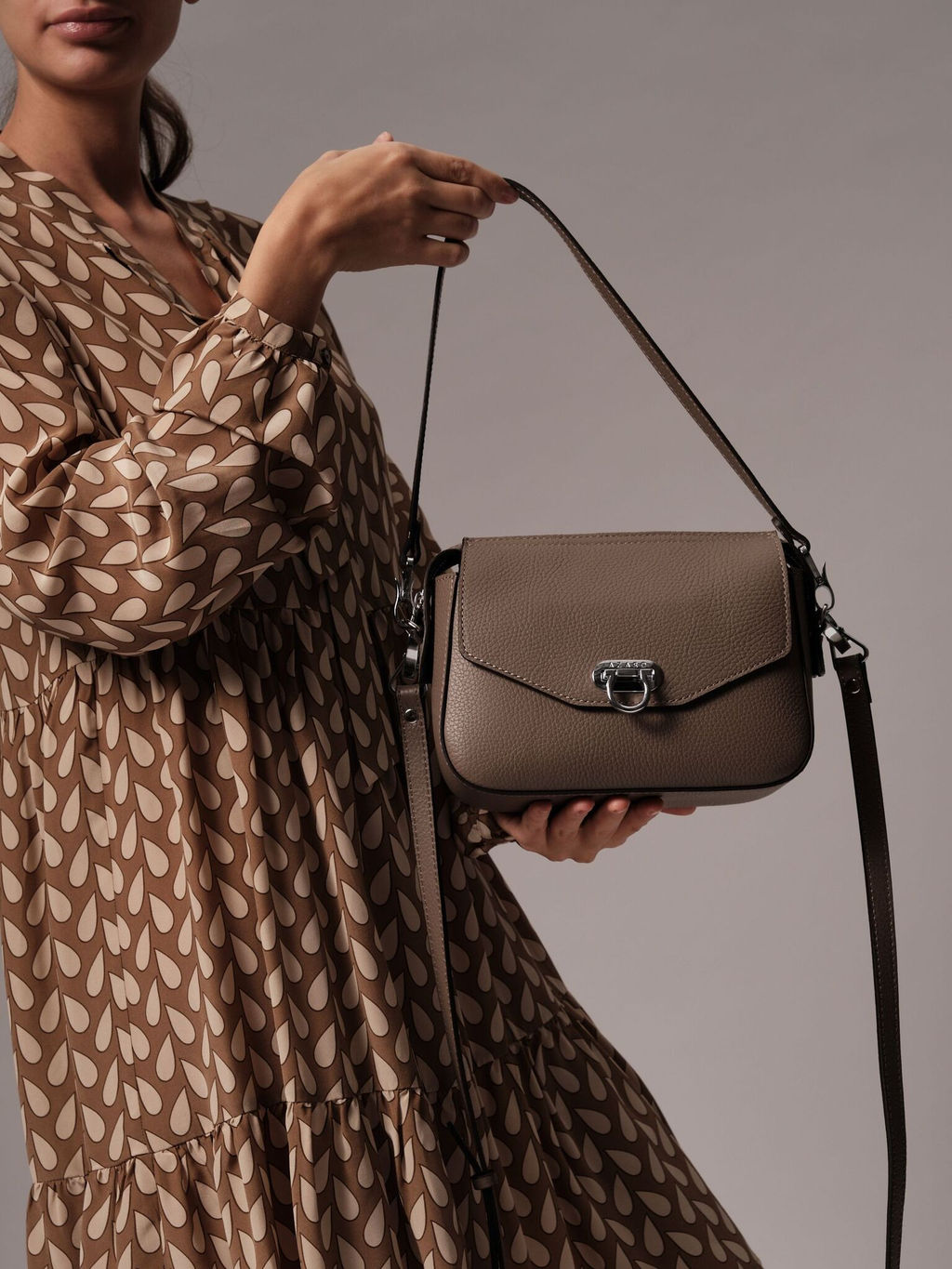 Сумка кожаная через плечо Azaro 3684 тауп