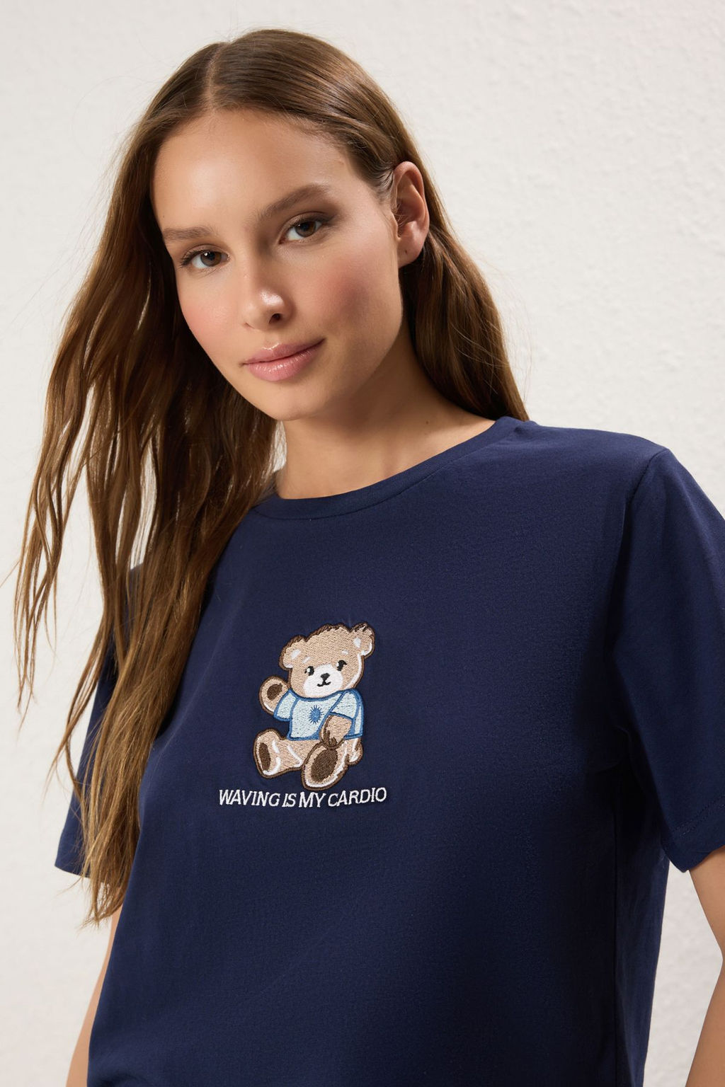 TRENDYOLMILLA Kahverengi %100 Pamuk Regular/Normal Kal?p Ay?c?k Nak?sl? Orme T-Shirt TWOSS25TS00088 фото 2