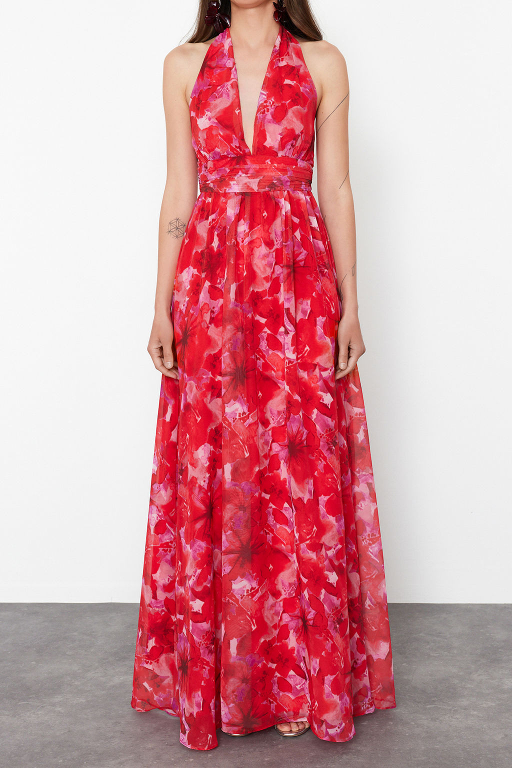 TRENDYOLMILLA Cok Renkli A-Kesim Cicek Desenli Derin V Yaka Dokuma Uzun S?k Abiye Elbise TPRSS24AE00096  фото 4