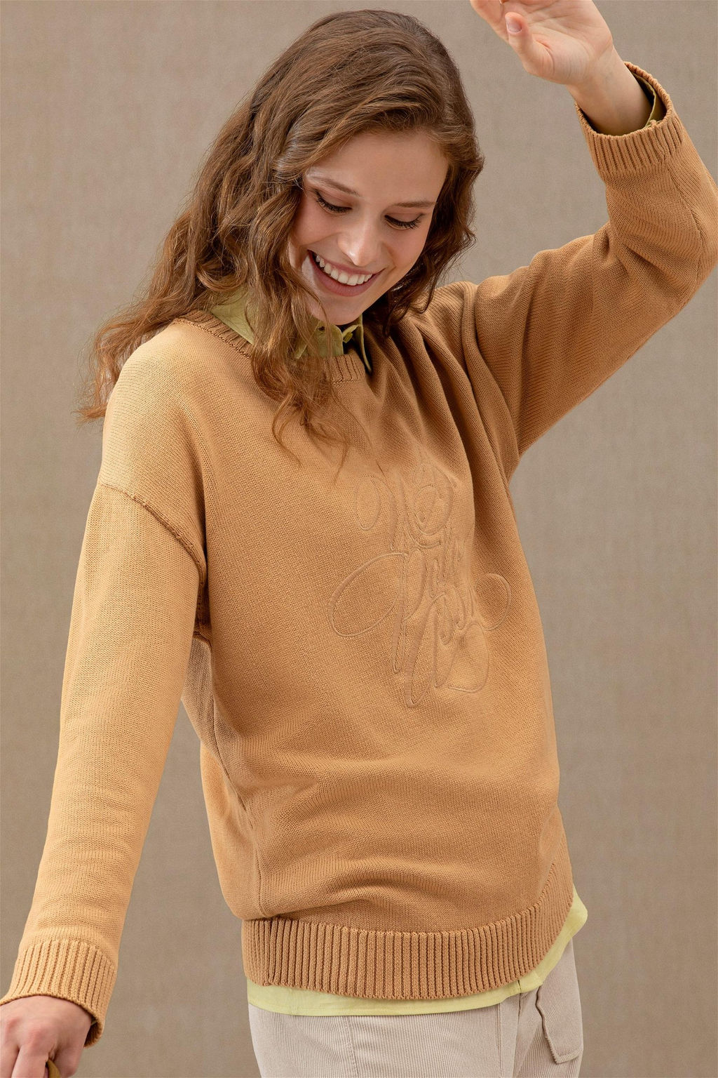 Женский свитер песочного цвета с круглым вырезом - U.s. polo assn фото 8