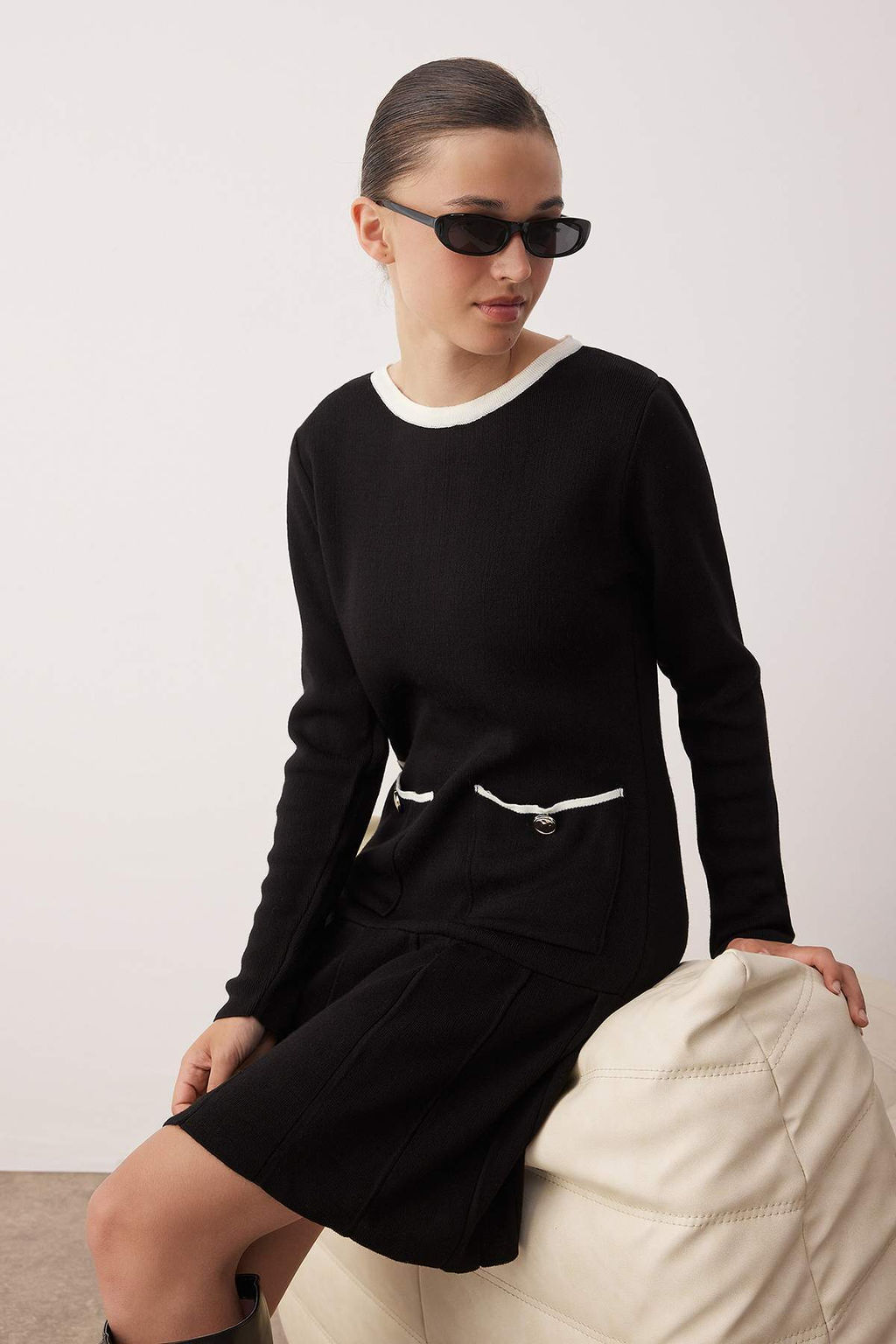 Siyah Renk Bloklu Ekstra K?sa / Super Mini Triko Elbise TWOAW26EL00108