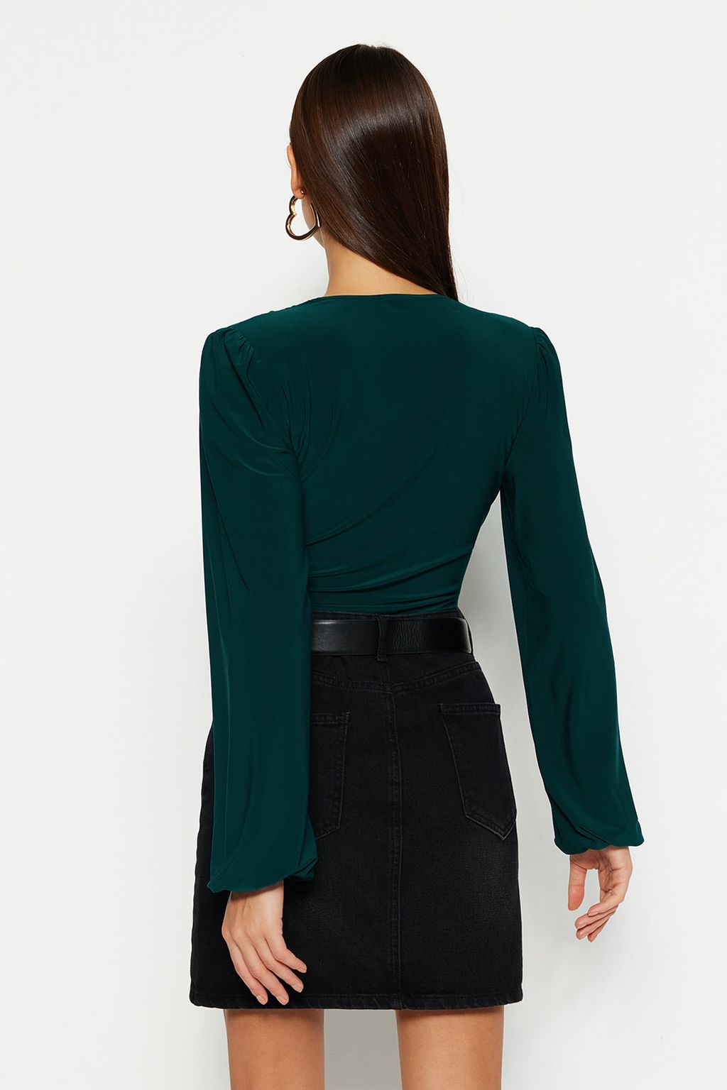 TRENDYOLMILLA Siyah Balon Kol V Yaka Fitted/Vucuda Oturan Esnek C?tc?tl? Orme Body TWOSS23BD00030 фото 13