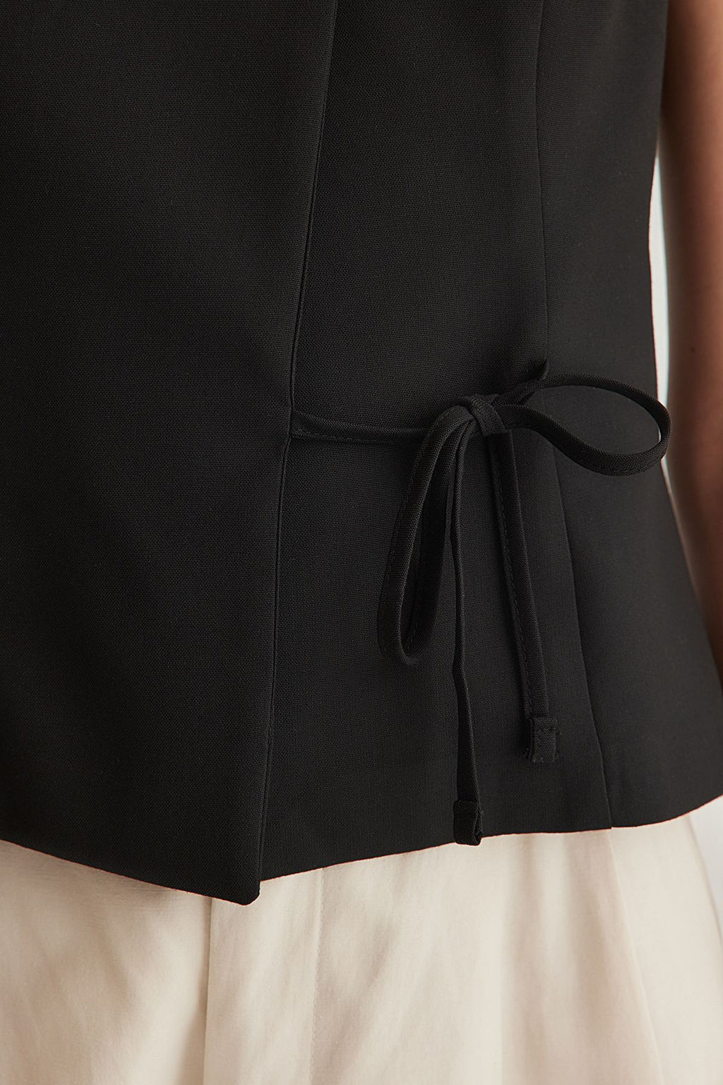 Siyah Slim Dar Kal?p Baglama Detayl? Dokuma Yelek TWOSS25YE00023