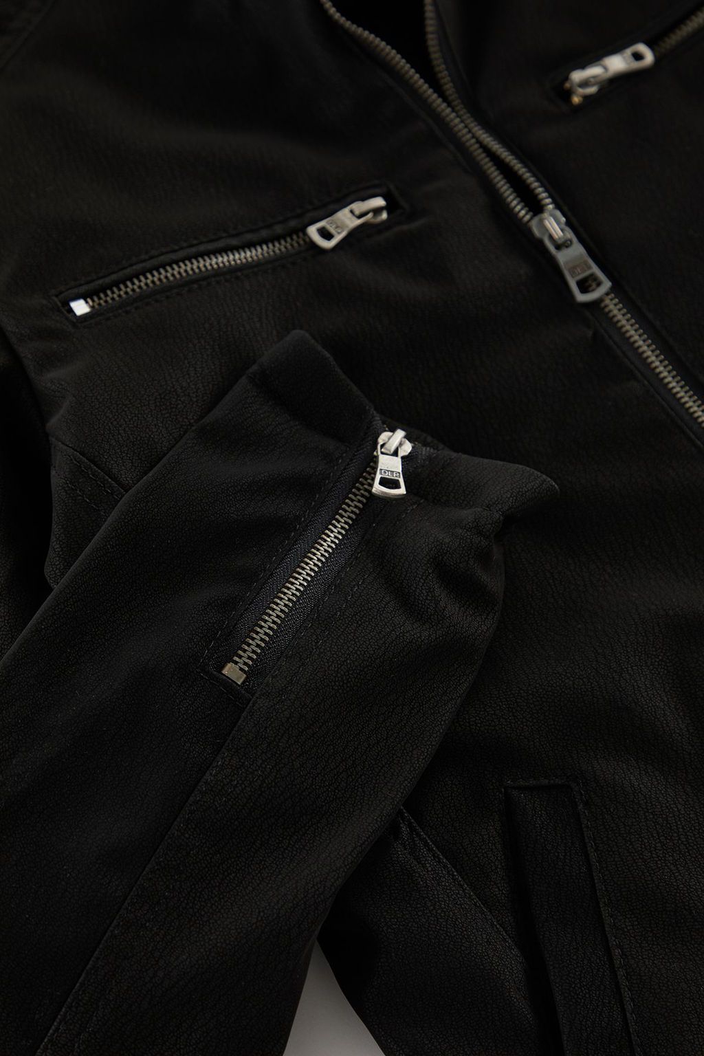 TRENDYOL MAN Siyah Slim Fit Fermuar Detayl? Deri K?sl?k Ruzgara ve Suya Dayan?kl? Biker Ceket Mont TMNAW25MO00046 - Trendyolmilla фото 8