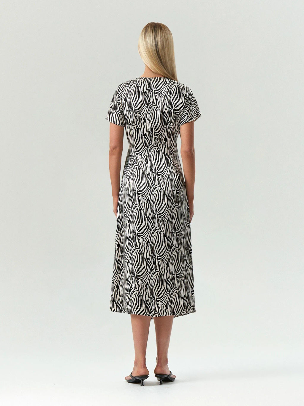 EMKA / Платье миди из 100% вискозы с принтом зебра  фото 6
