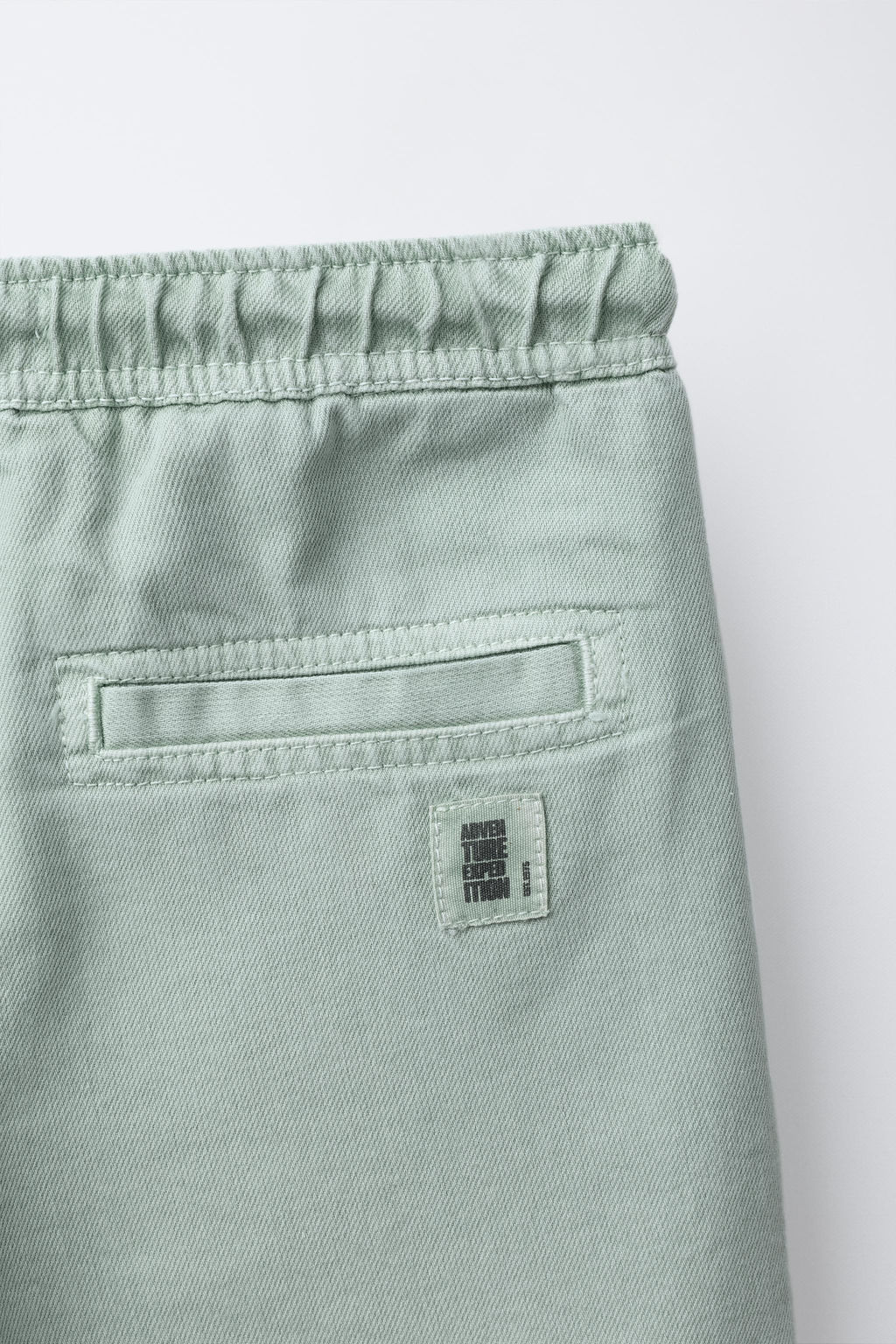 STRAIGHT FLOWING TWILL BERMUDA SHORTS