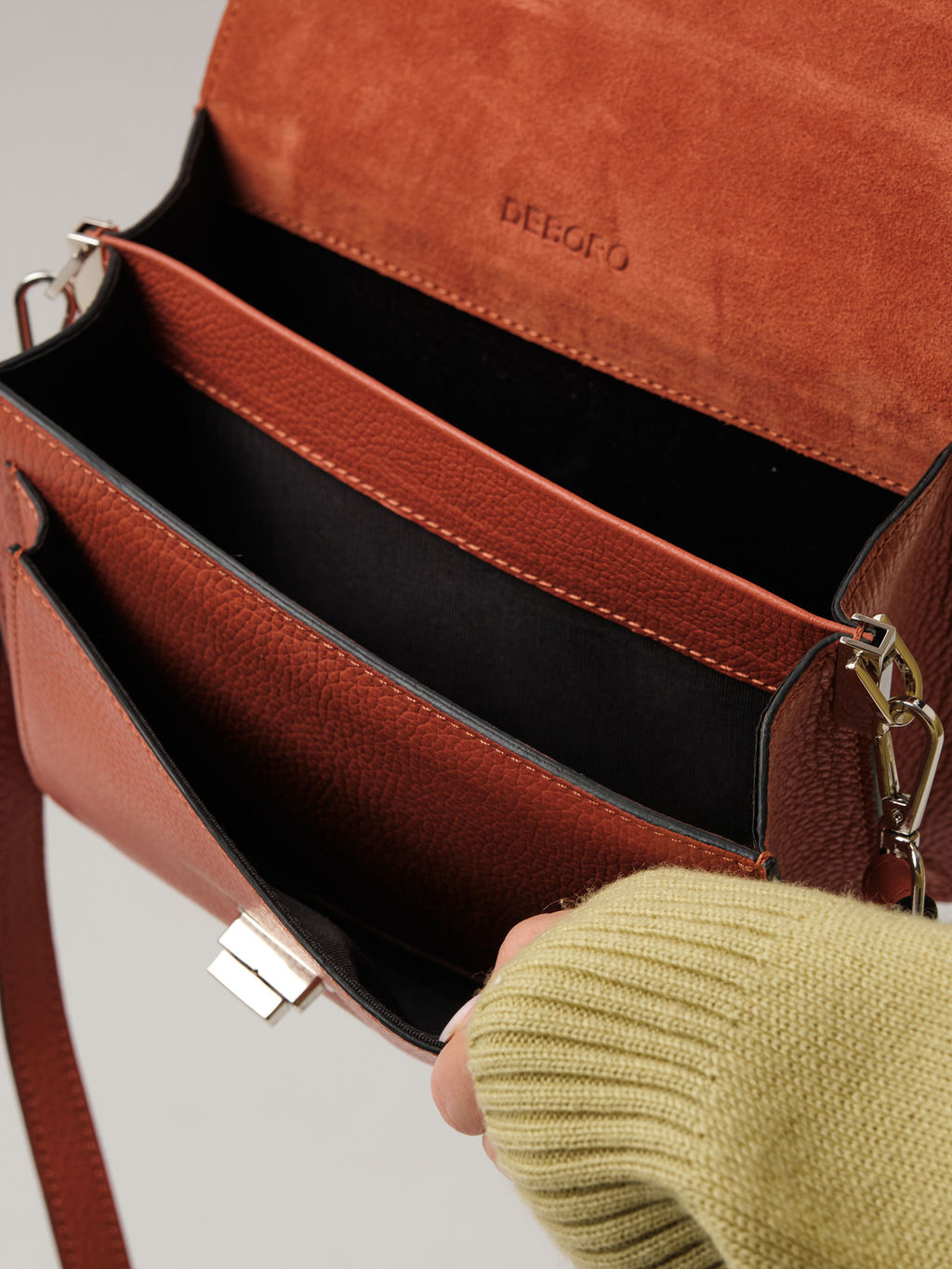 Сумка кросс-боди Deboro 30301 кирпич