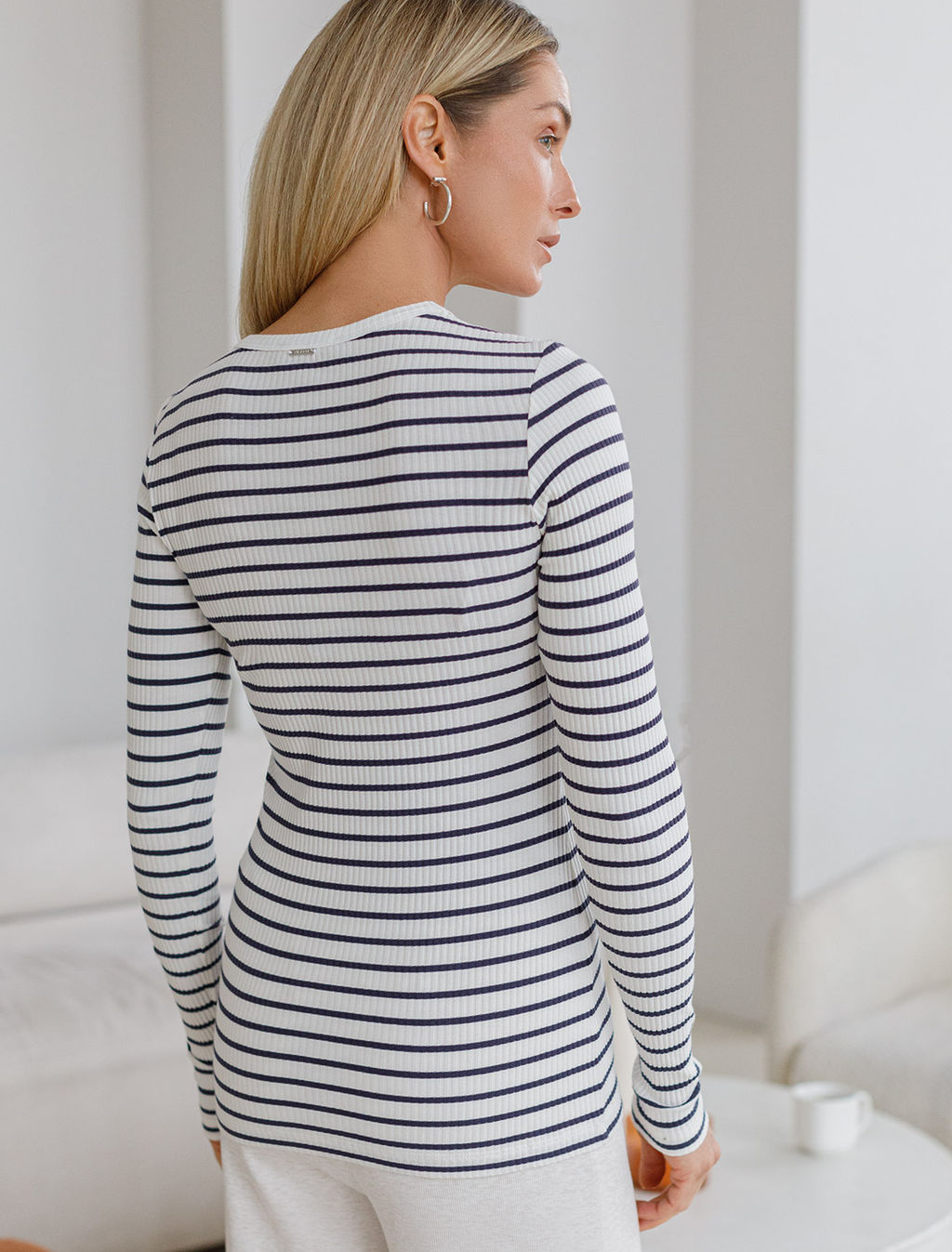 Лонгслив из трикотажа в широкий рубчик