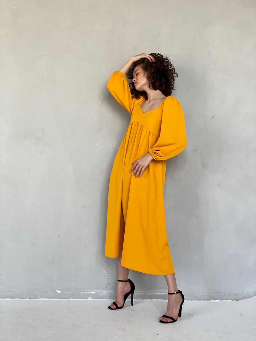 Платье-миди с пышными рукавами в цвете манго - Martichelli фото 48