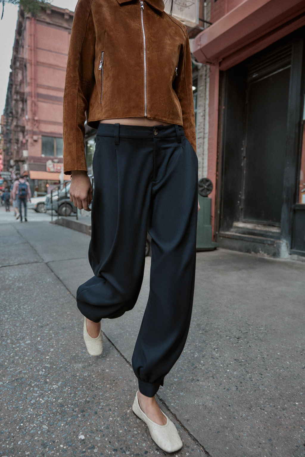 PLEATED TROUSERS WITH BUTTONED HEM