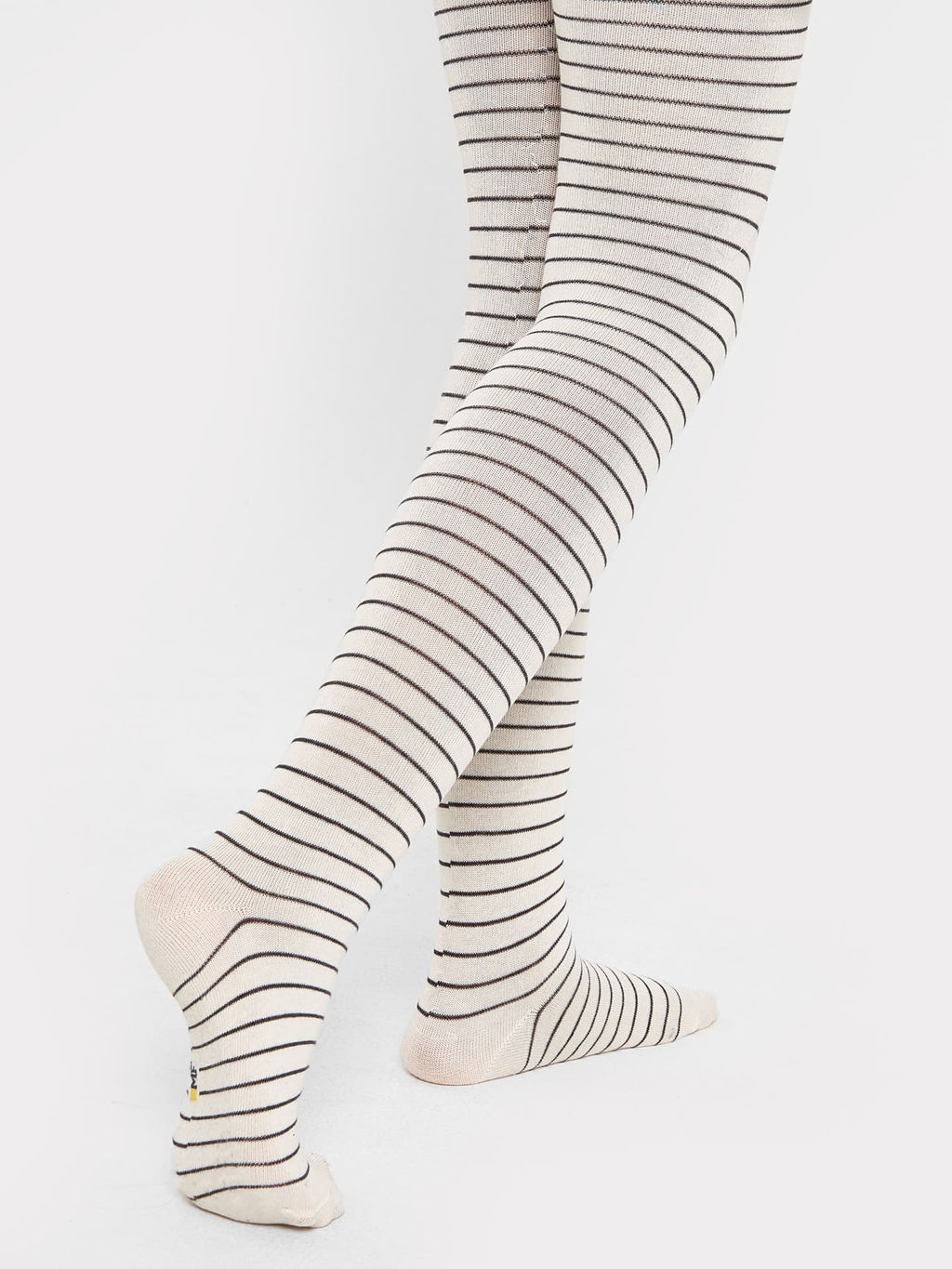Цена за 3 пары! Колготки детские кремовые с рисунком в виде узких поперечных полосок - Mark formelle фото 4