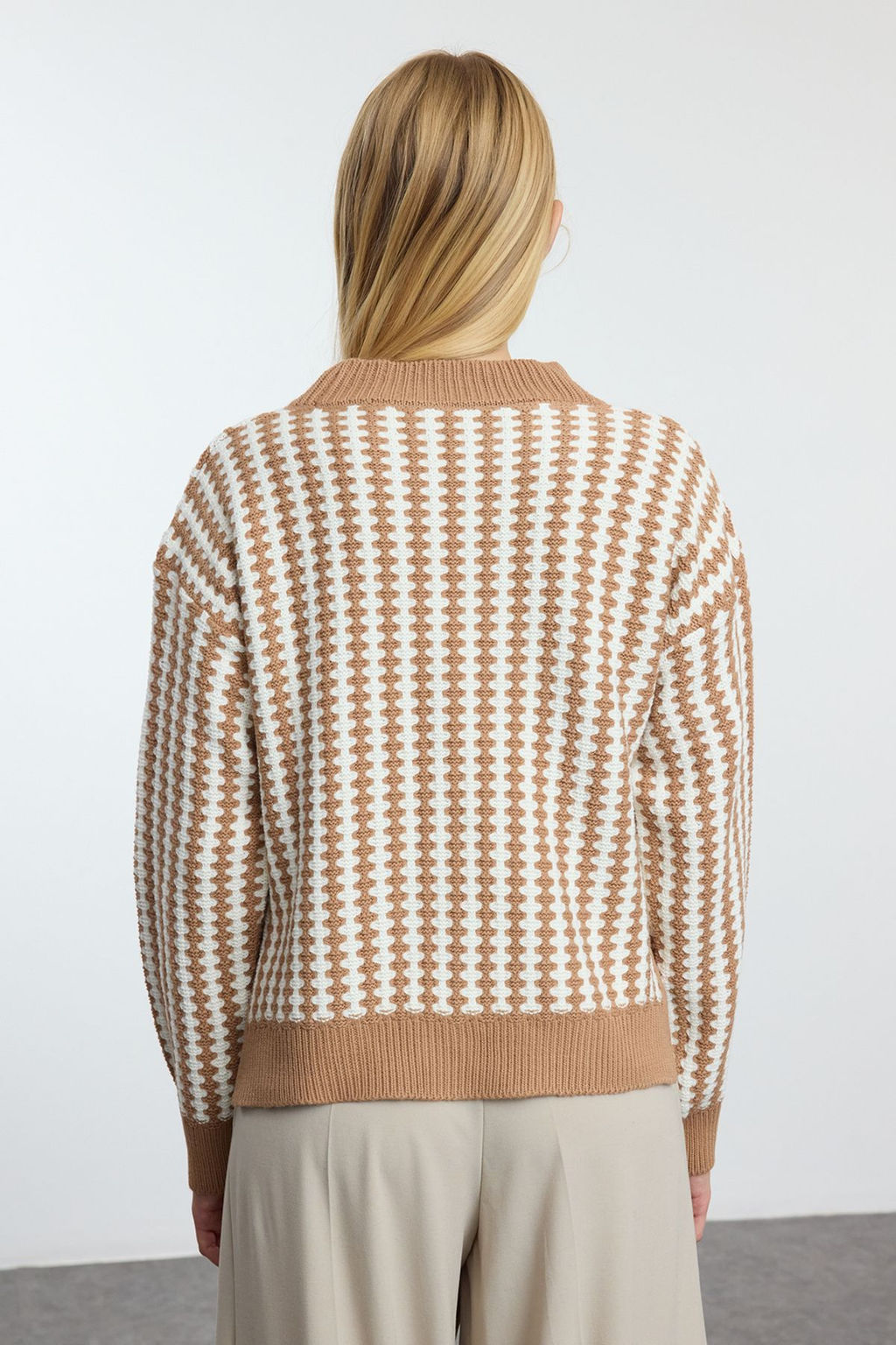 TRENDYOLMILLA Camel Basic Cizgili Triko Kazak TWOAW25KZ00254