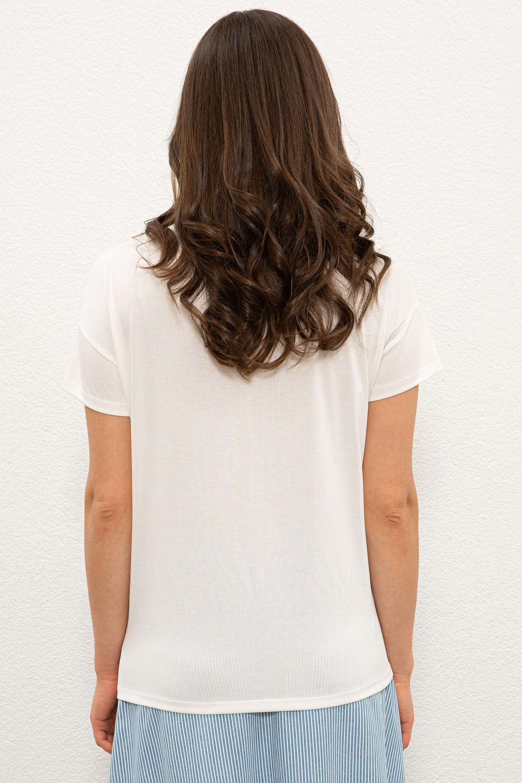 Kad_n Beyaz Bisiklet Yaka Ti__rt