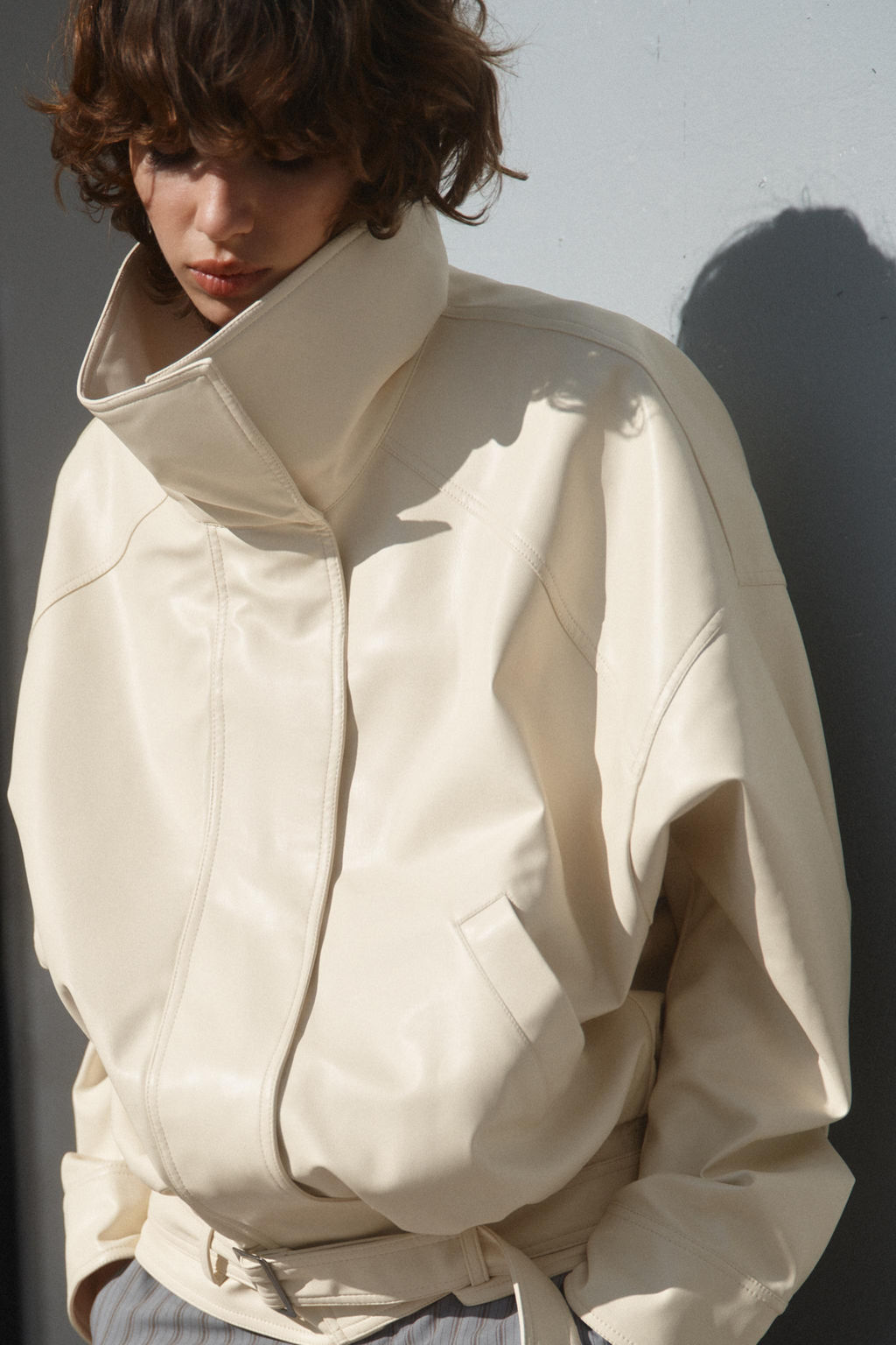 CHAQUETA BOMBER EFECTO PIEL / Crema - Zara фото 2