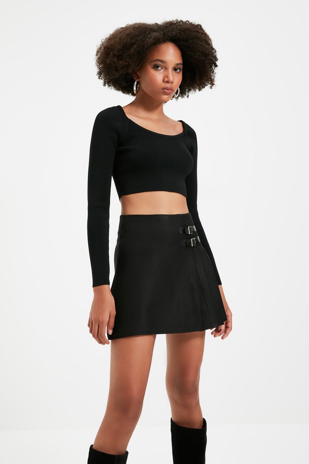 Trendyolmilla Siyah Toka Detayl? Pileli Mini Boy Dokuma Etek TWOAW20ET0553