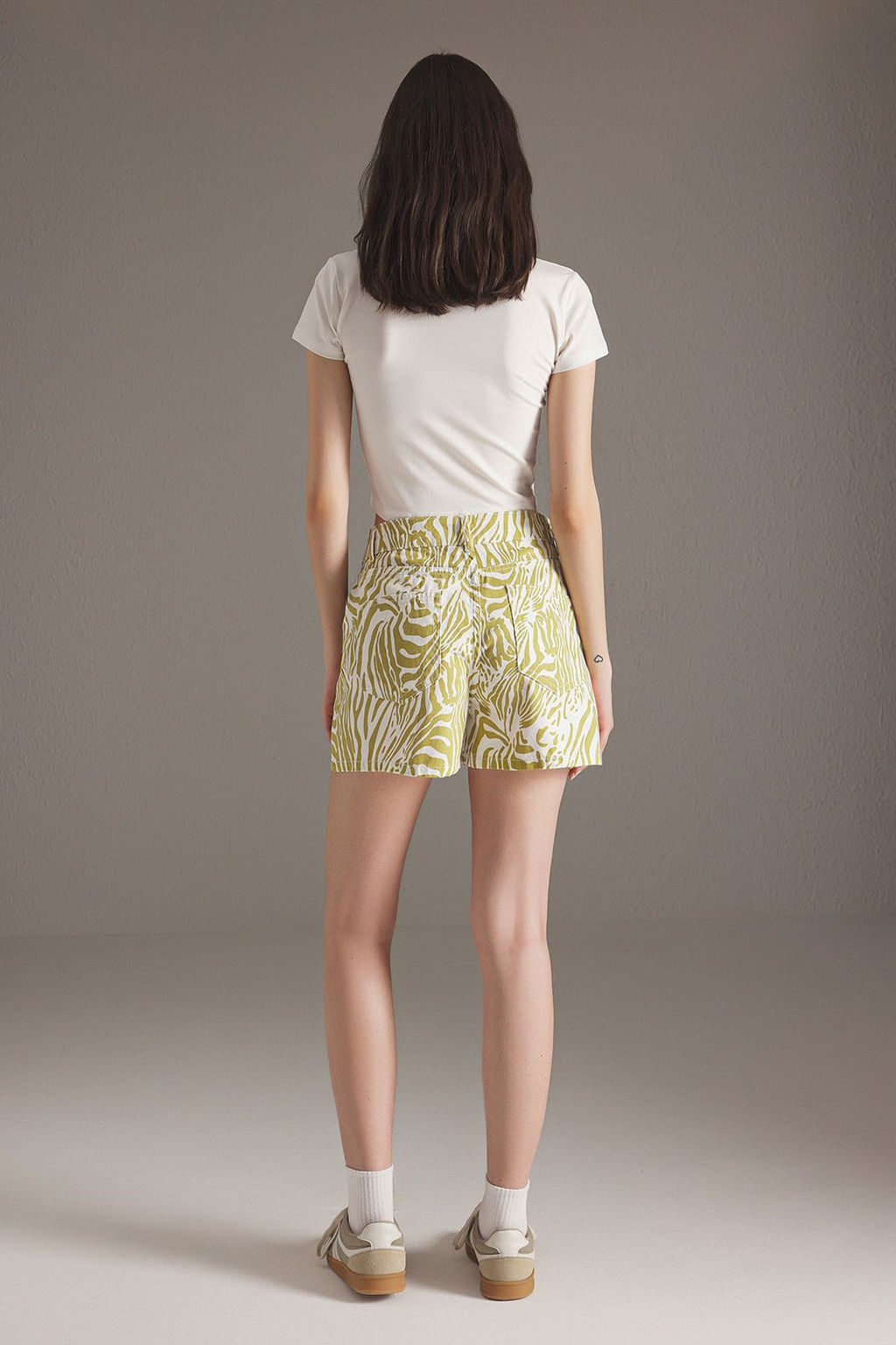 TRENDYOLMILLA Cok Renkli Zebra Desenli Yuksek Bel Denim Sort TWOSS25SR00072  фото 4
