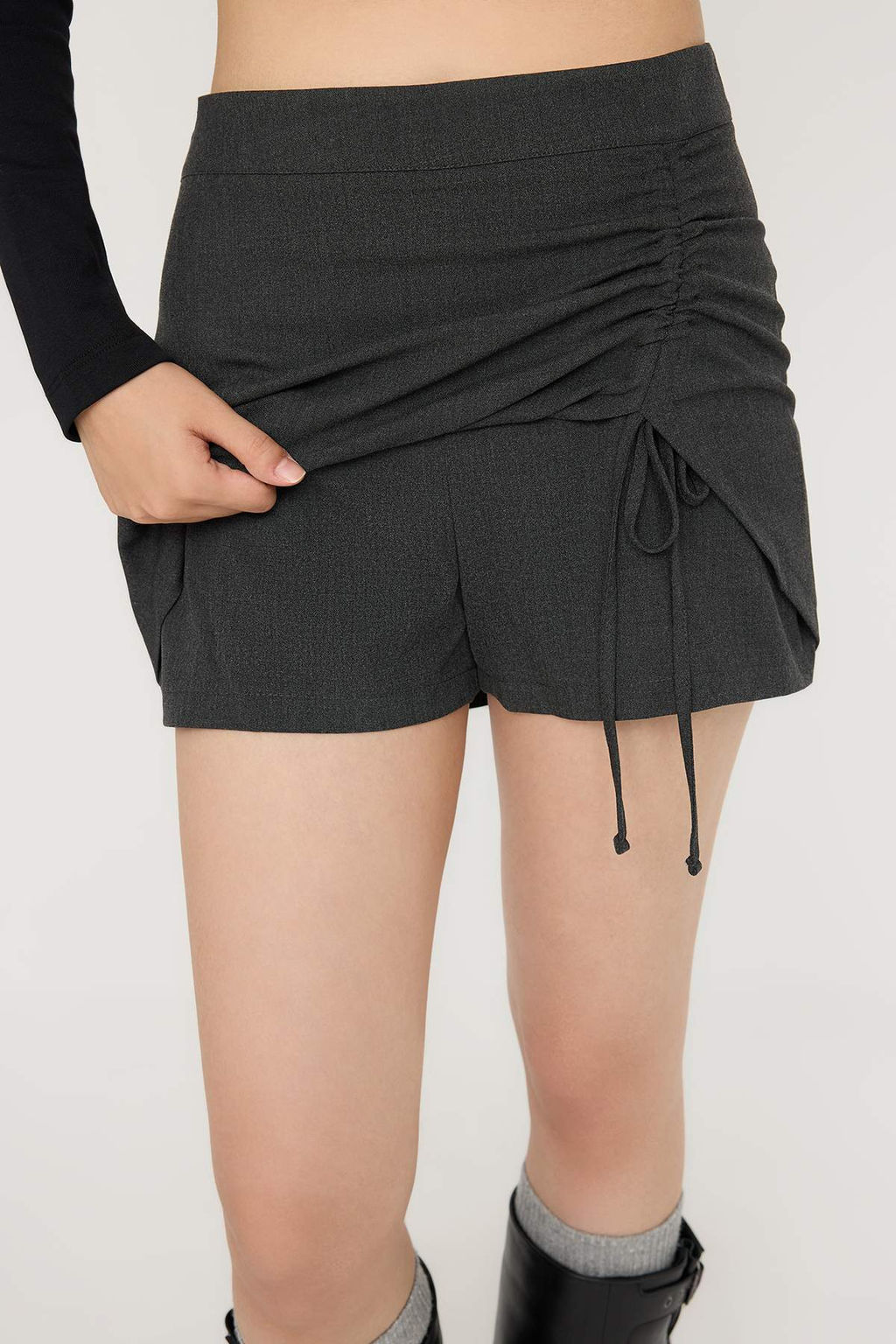 Teen Antrasit Buzgu Detayl? Etek Gorunumlu Mini Sort & Bermuda TWOAW26SR00028