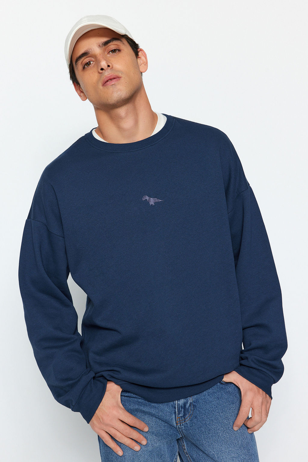TRENDYOL MAN Gri Bisiklet Yaka Oversize/Genis Kesim Ici Polar/S?cak Tutan Dinozor Nak?s Sweatshirt TMNAW24SW00064 - Trendyolmilla фото 8
