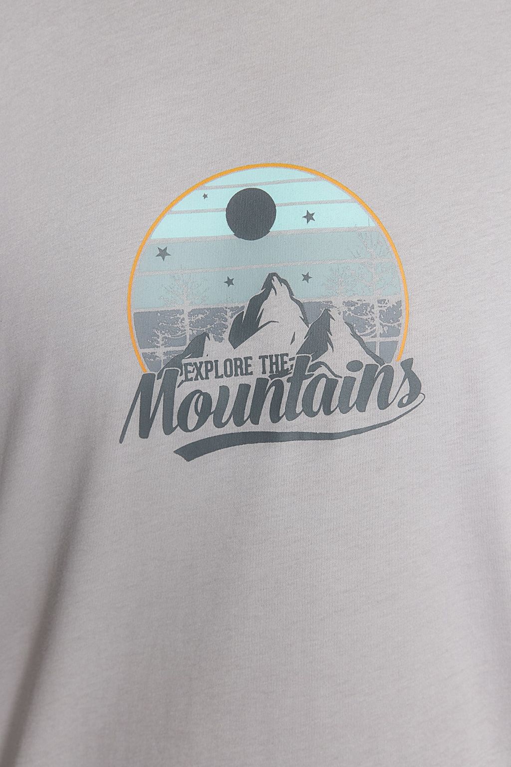 TRENDYOL MAN Kahverengi Oversize/Genis Kesim Manzara-Yaz? Bask?l? %100 Pamuklu T-Shirt TMNSS23TS00206 - Trendyolmilla фото 6