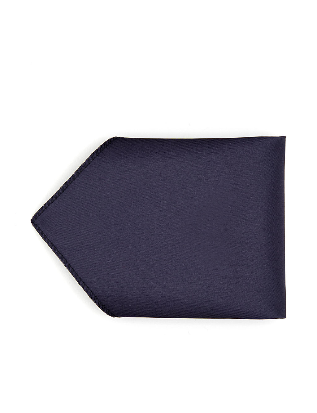 Темно-синий костюм с галстуком-бабочкой и поясом