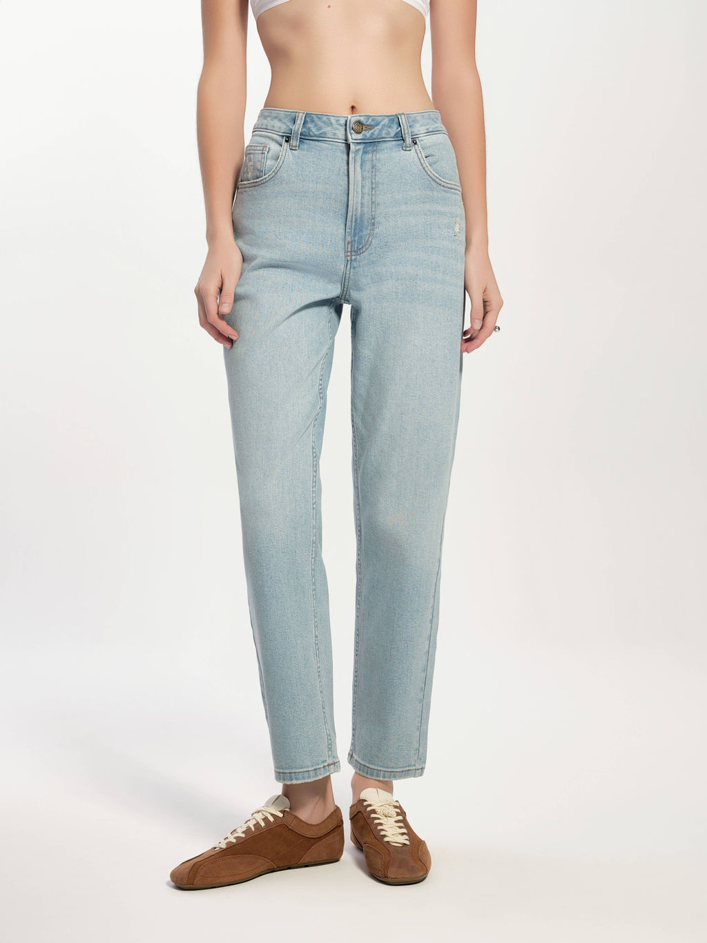 CONTE CON-730 Джинсы mom с легким эффектом потёртостей и разрушений light blue
