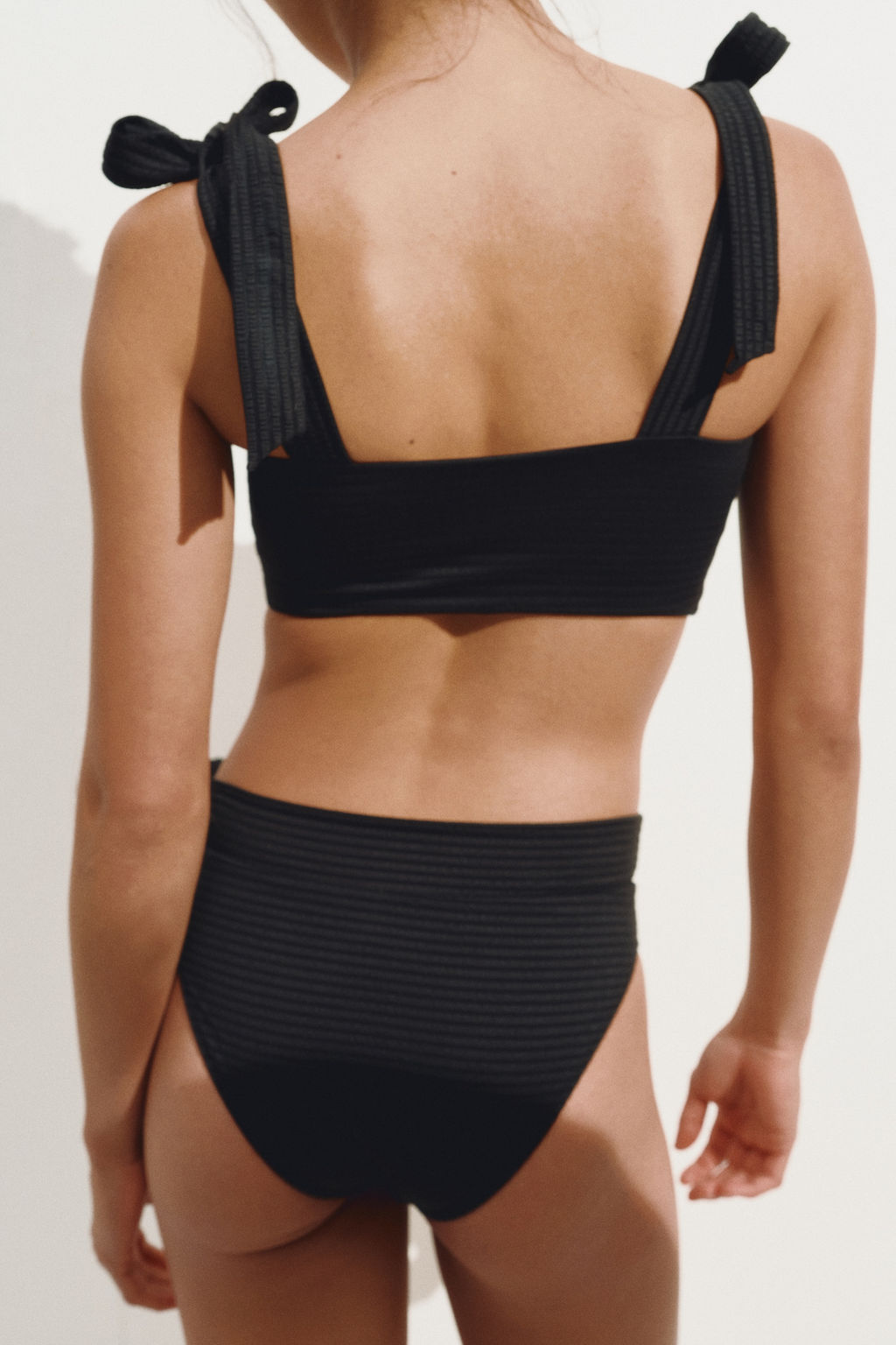 Top de bikini con tirantes de lazo y relleno - H&m фото 6