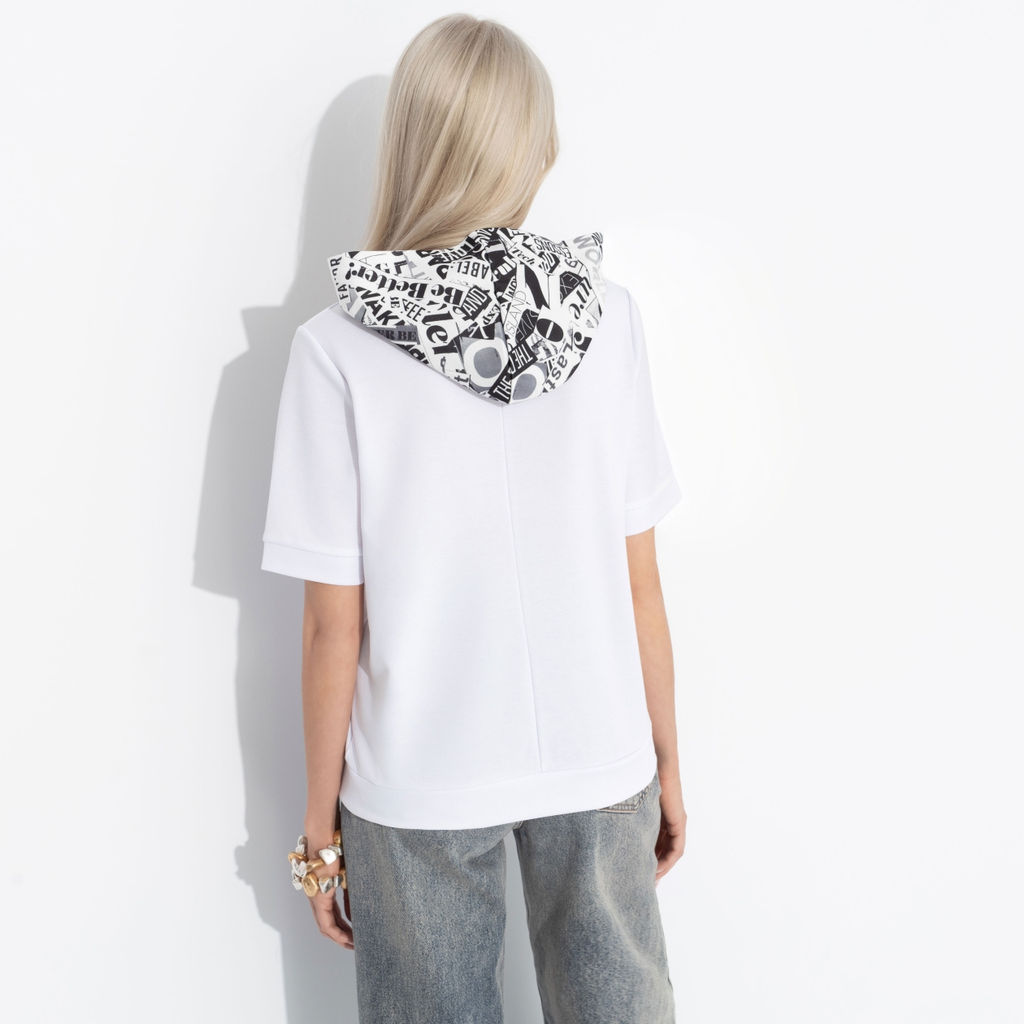 Футболка с капюшоном, Увлечена собой (графика) - Charutti фото 5