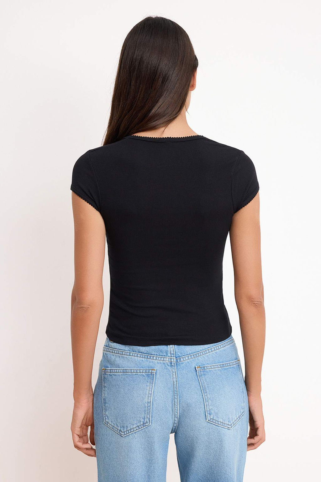 Siyah Fitted/Vucuda Oturan Havuz Yaka Aksesuar Detayl? Fitilli Esnek Orme Bluz TWOSS26BZ00643 - Trendyolmilla фото 4