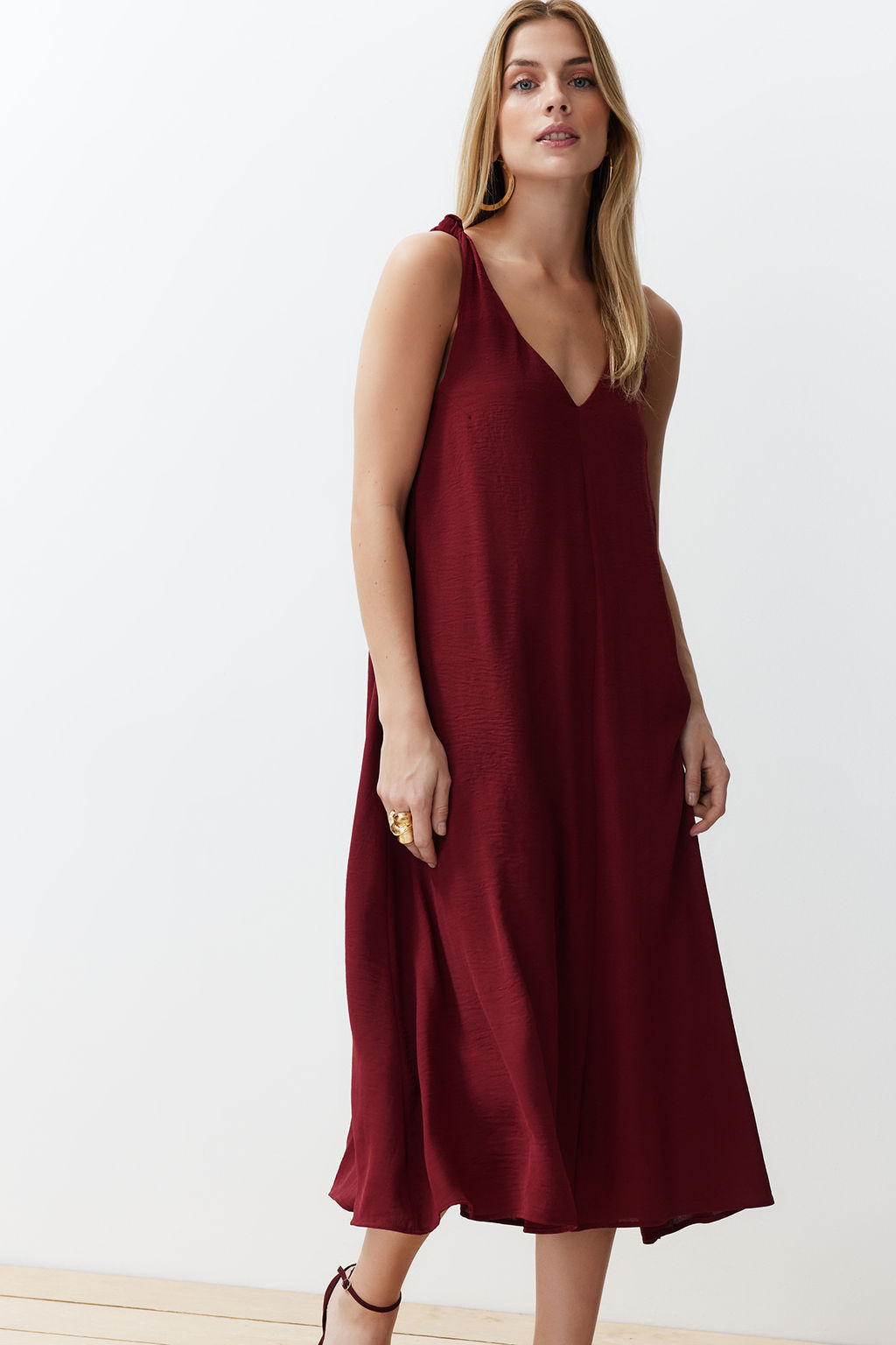 Bordo Rahat Kesim V Yaka Midi Dokuma Elbise TWOSS23EL00882