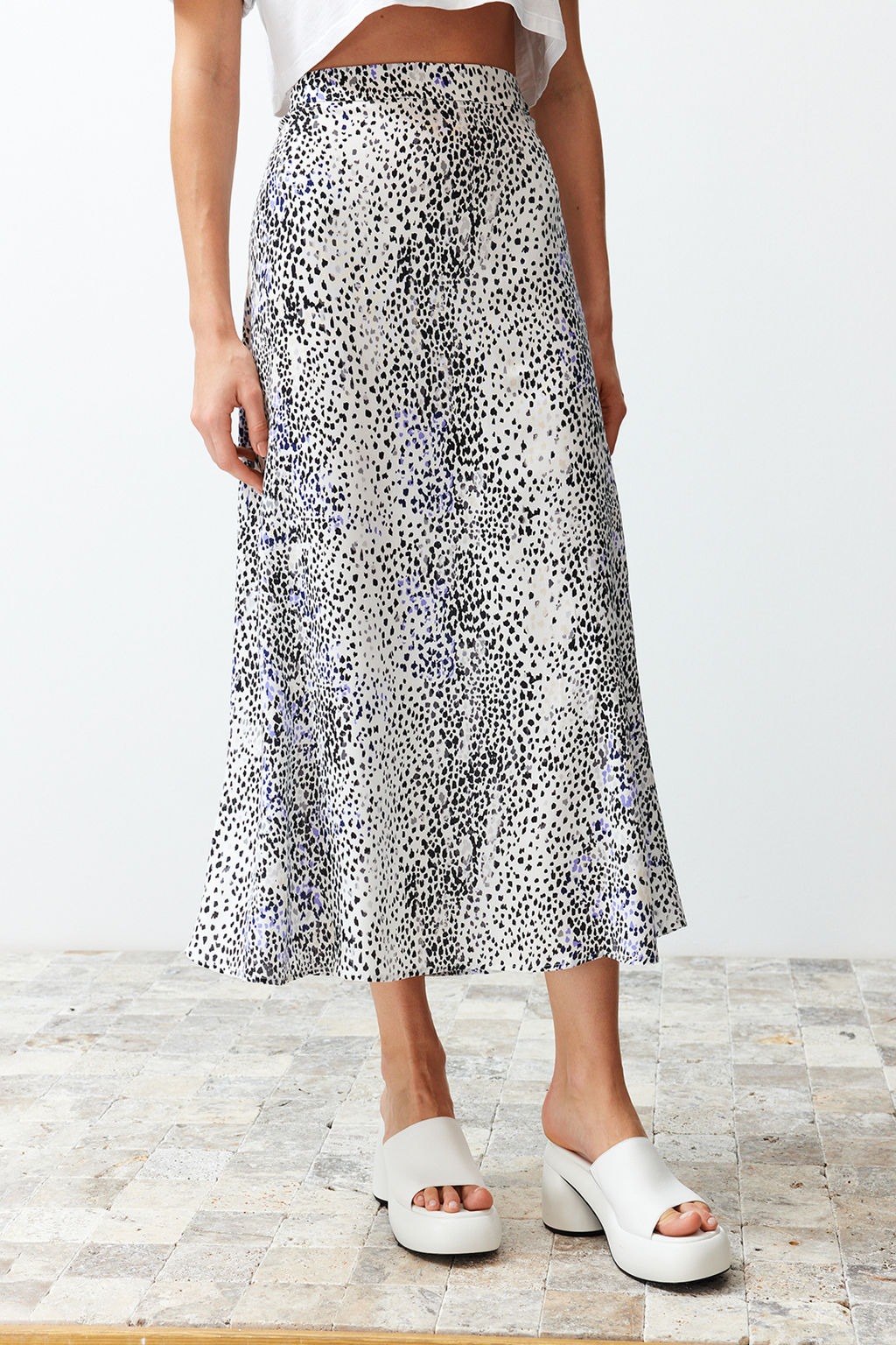 TRENDYOLMILLA Cok Renkli Leopar Desenli Viskon Kumas Midi Dokuma Etek TWOSS24ET00111  фото 5