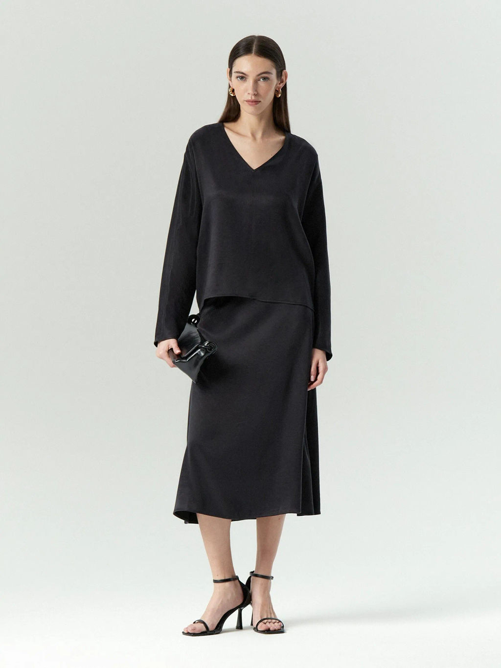 ЕМКА / Блузка c V-образным вырезом из тенсела - Emka фото 3