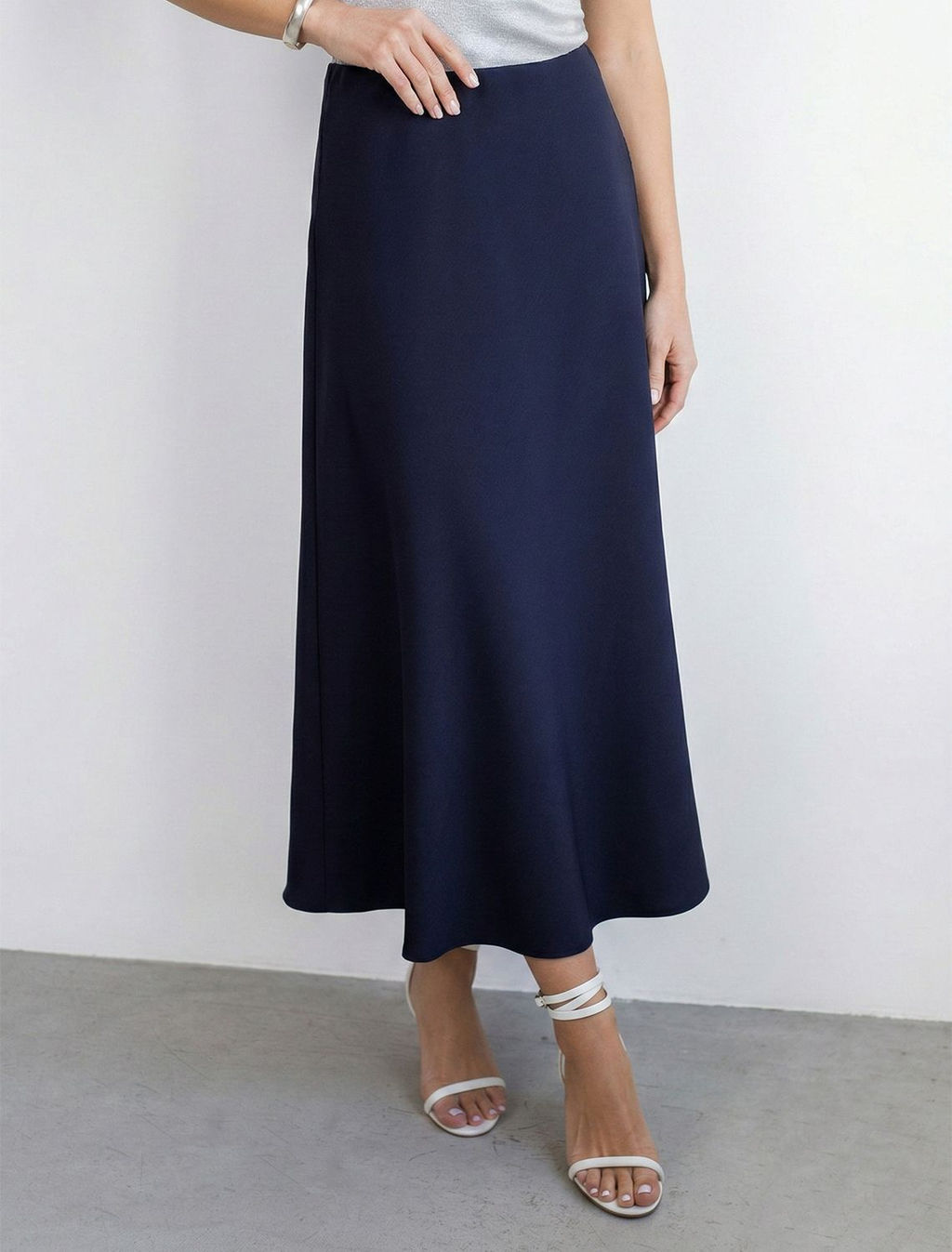 Юбка миди с разрезом скроенная по косой из плотного лиоцелла