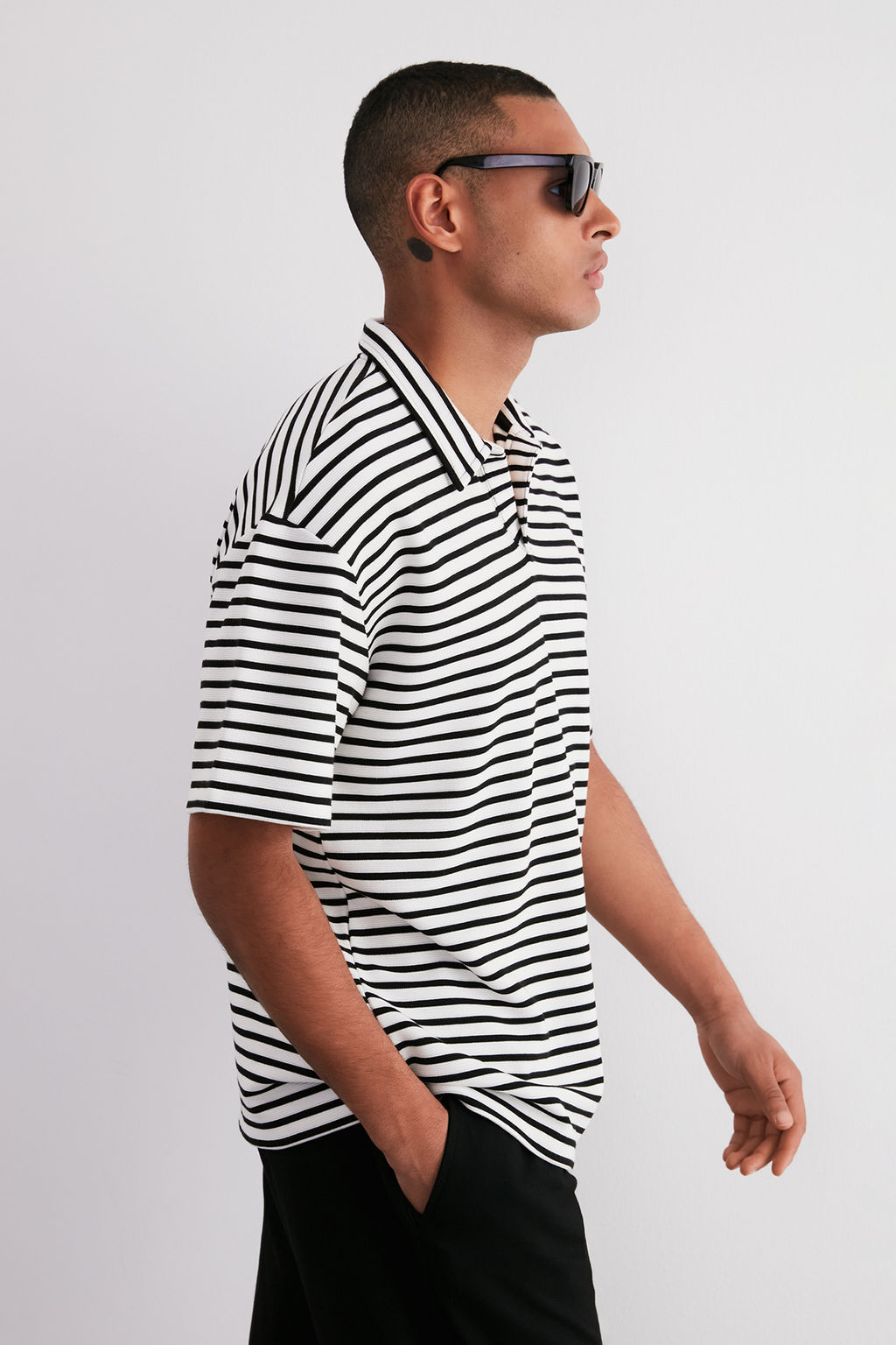 TRENDYOL MAN Ekru Oversize/Genis Kesim Limited Edition Cizgili Dokulu Polo Yaka T-shirt TMNSS24PO00021 - Trendyolmilla фото 3