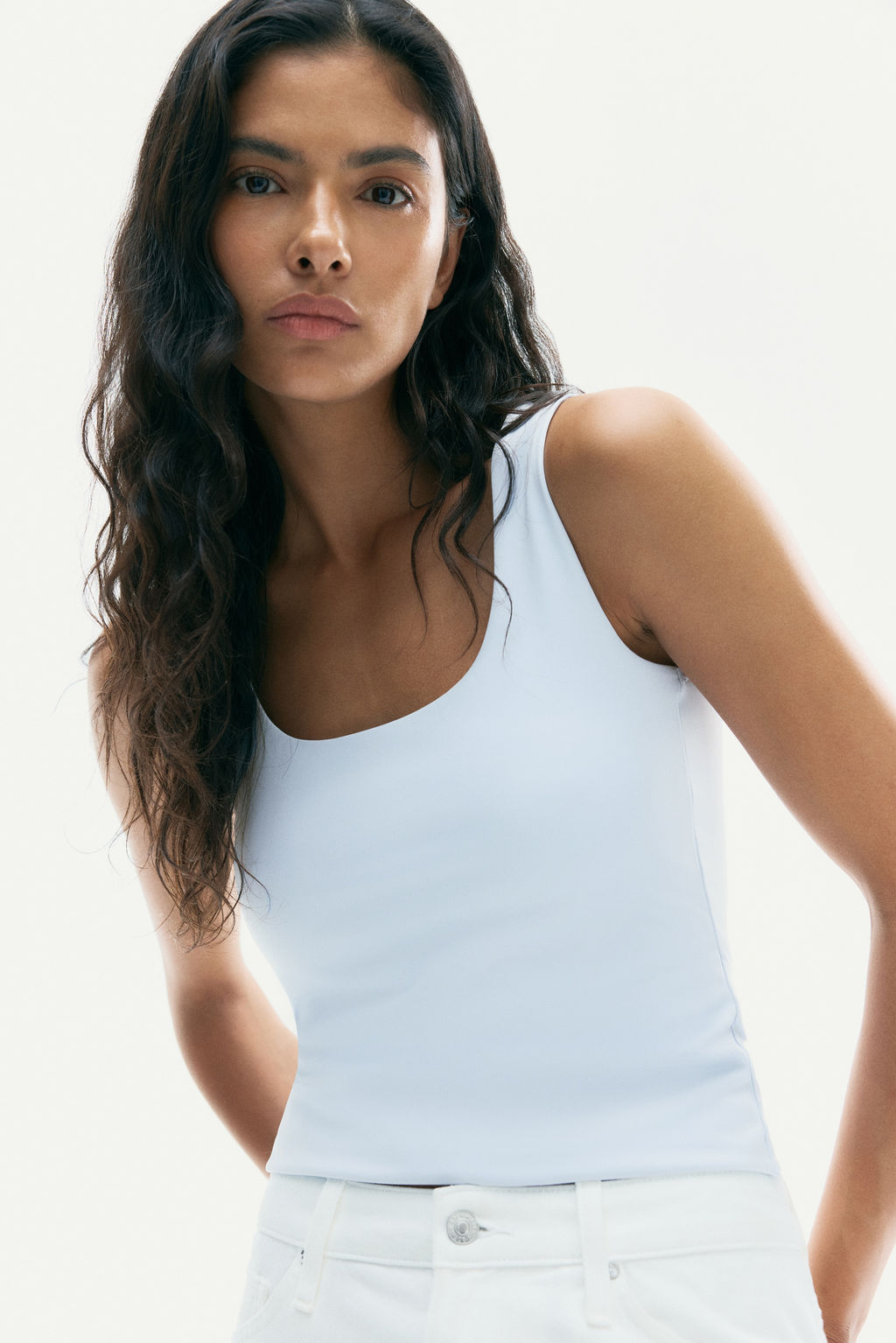 Top sin mangas en microfibra - H&m фото 5