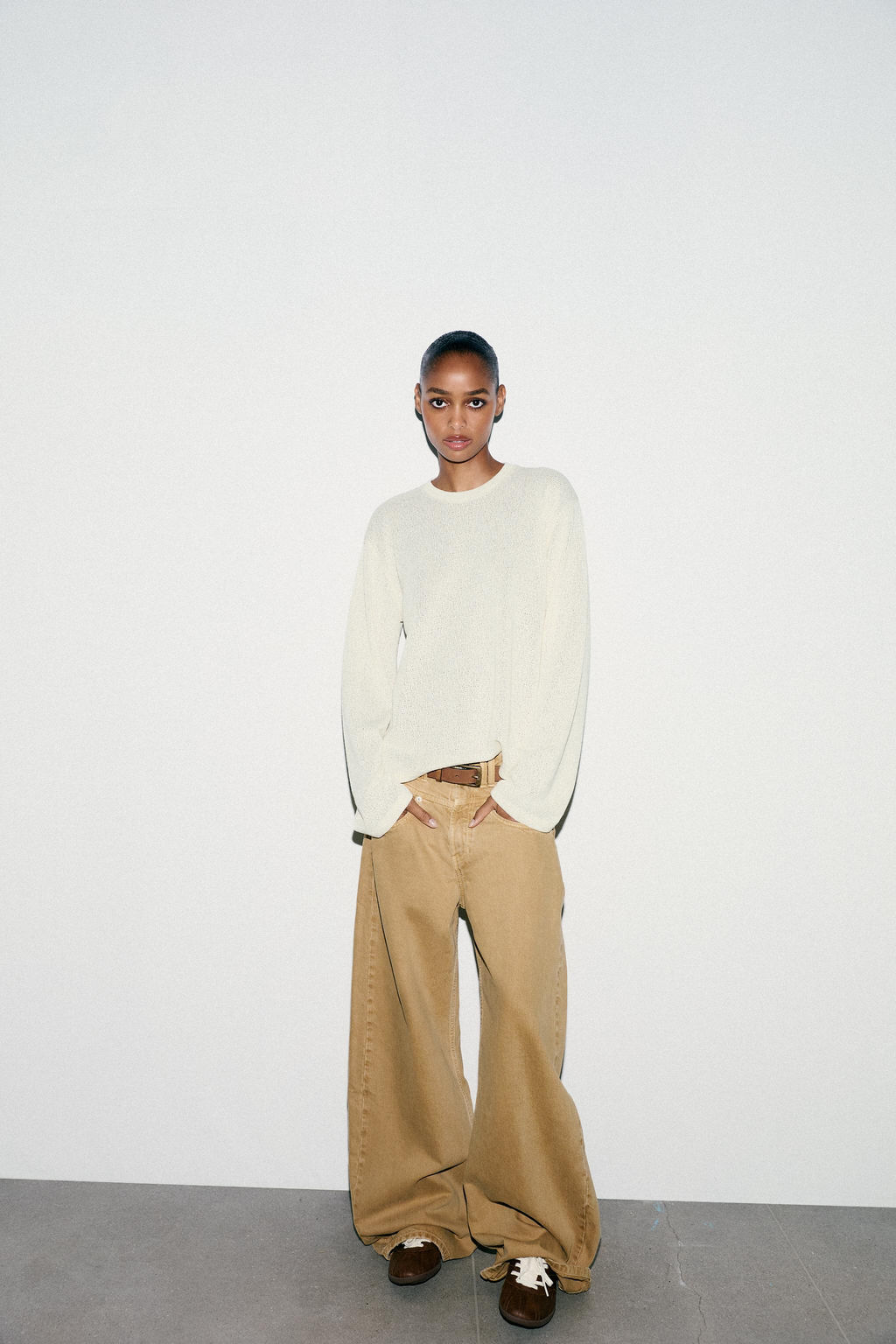 CUT-OUT KNIT TOP