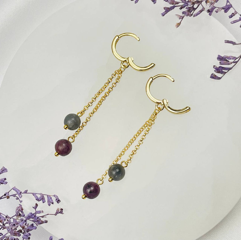 Серьги на цепочке из камня Корунд