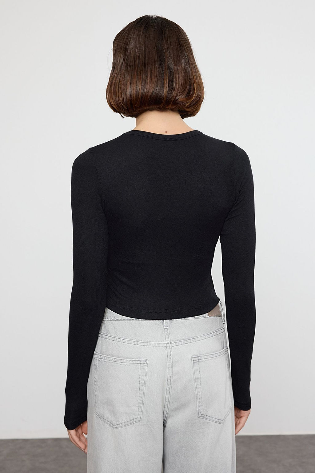 Siyah Premium Viskoz Yumusak Kumasl? Fitted Crop Esnek Orme Bluz TWOAW24BZ00048