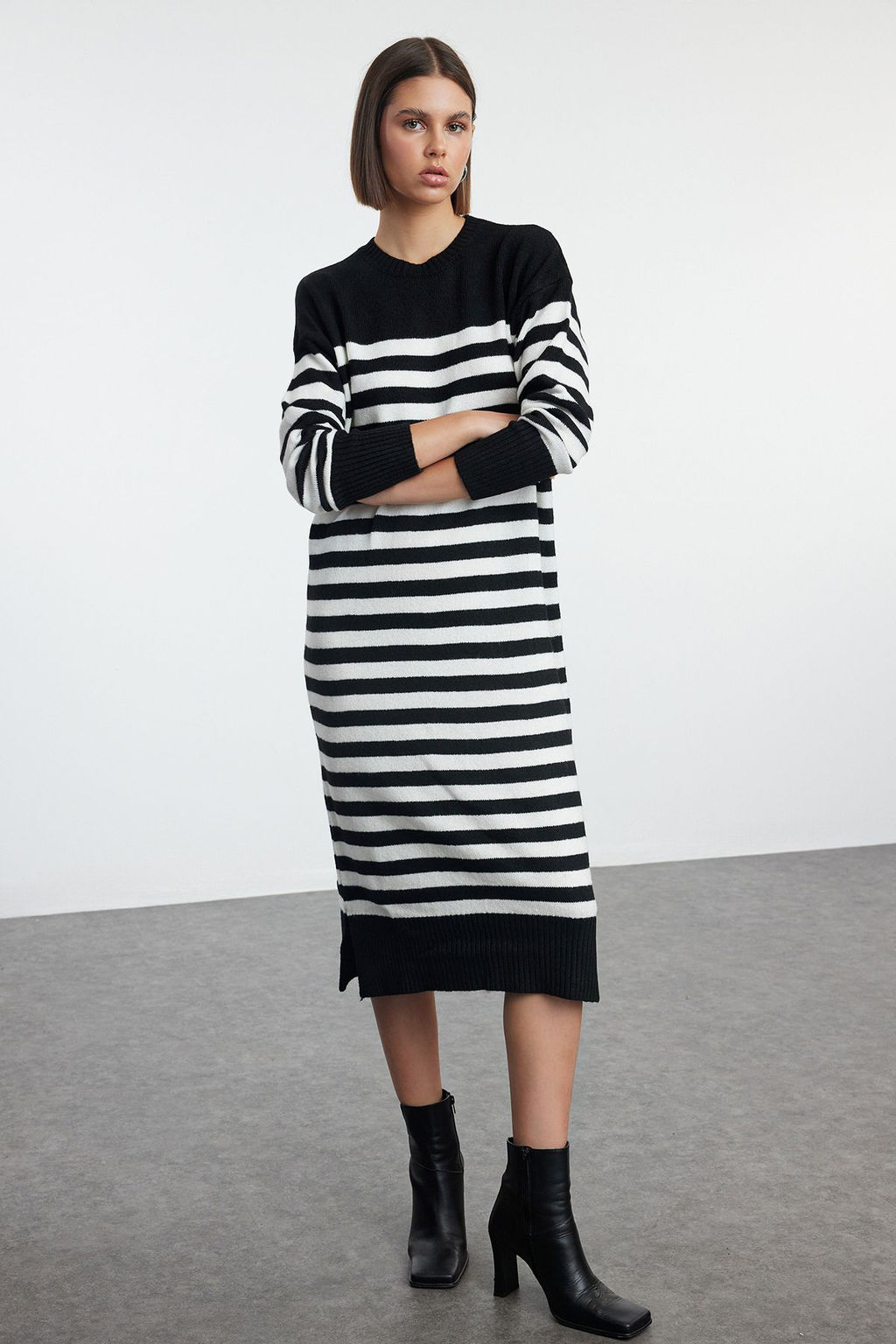 Siyah Cizgili Maxi Triko Yumusak Dokulu Elbise TWOAW25EL00080